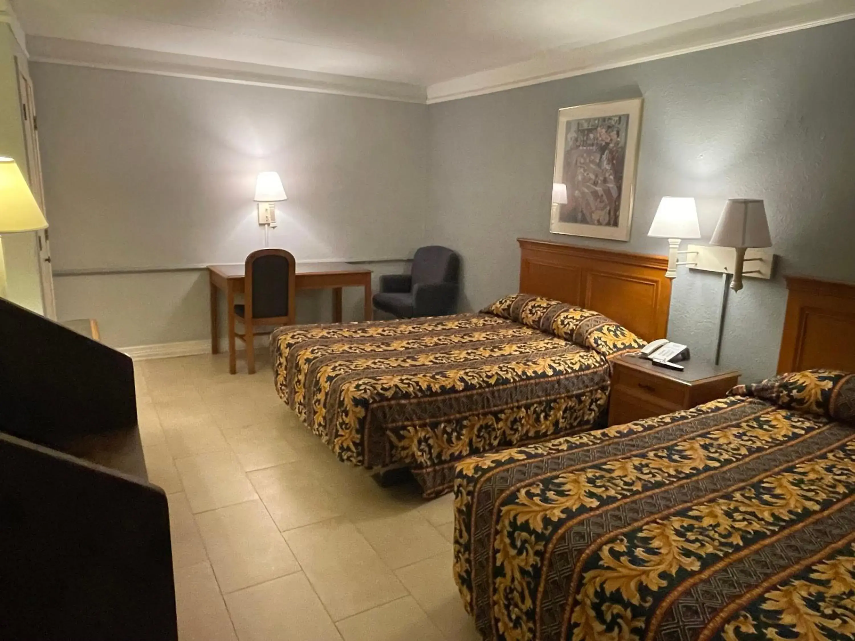 Bed in America's Inn Houston Bed in America's Inn Houston