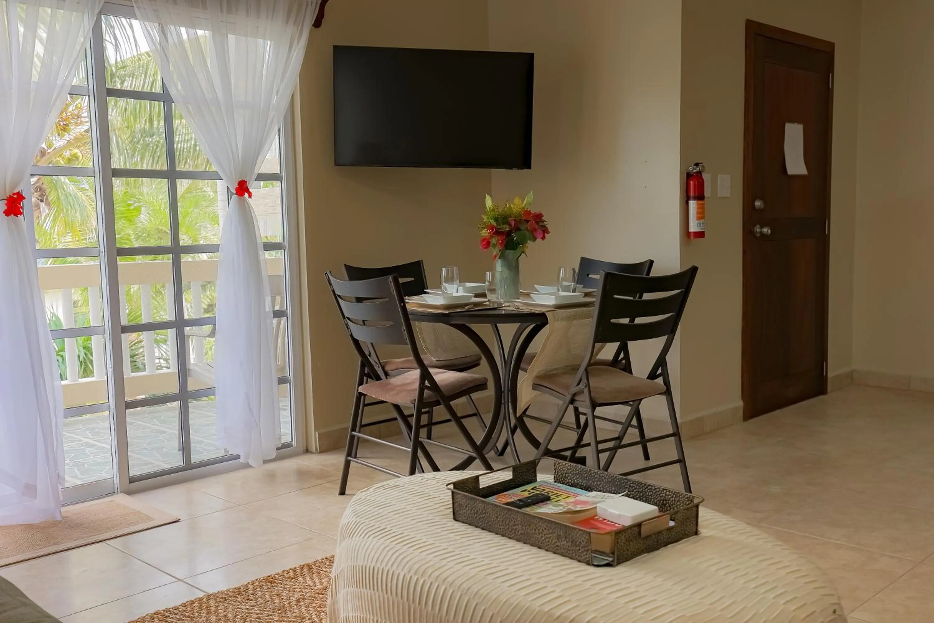 TV and multimedia in Hidden Jewel Boutique Hotel