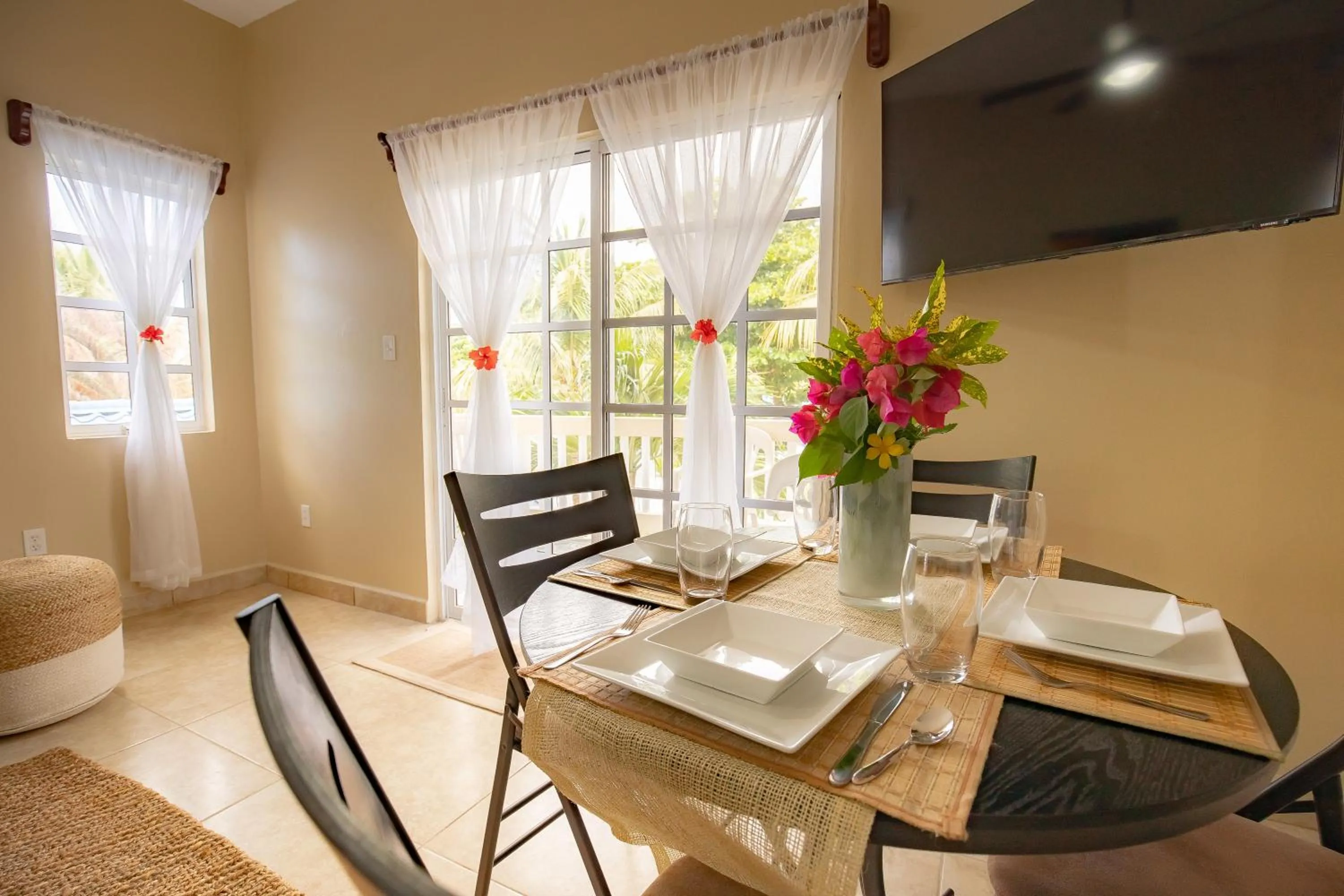 TV and multimedia in Hidden Jewel Boutique Hotel