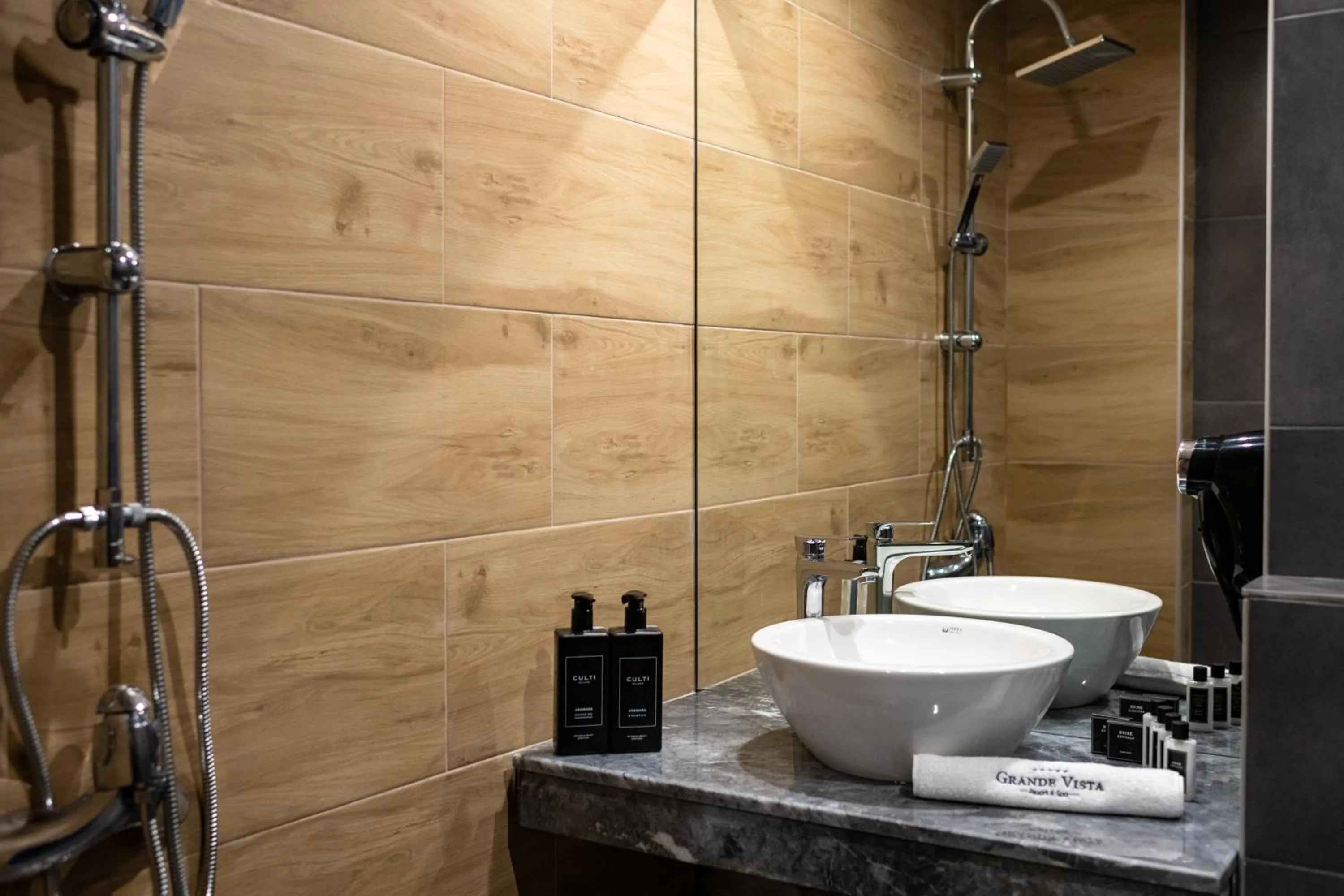 Shower in Grande Vista Resort & Spa