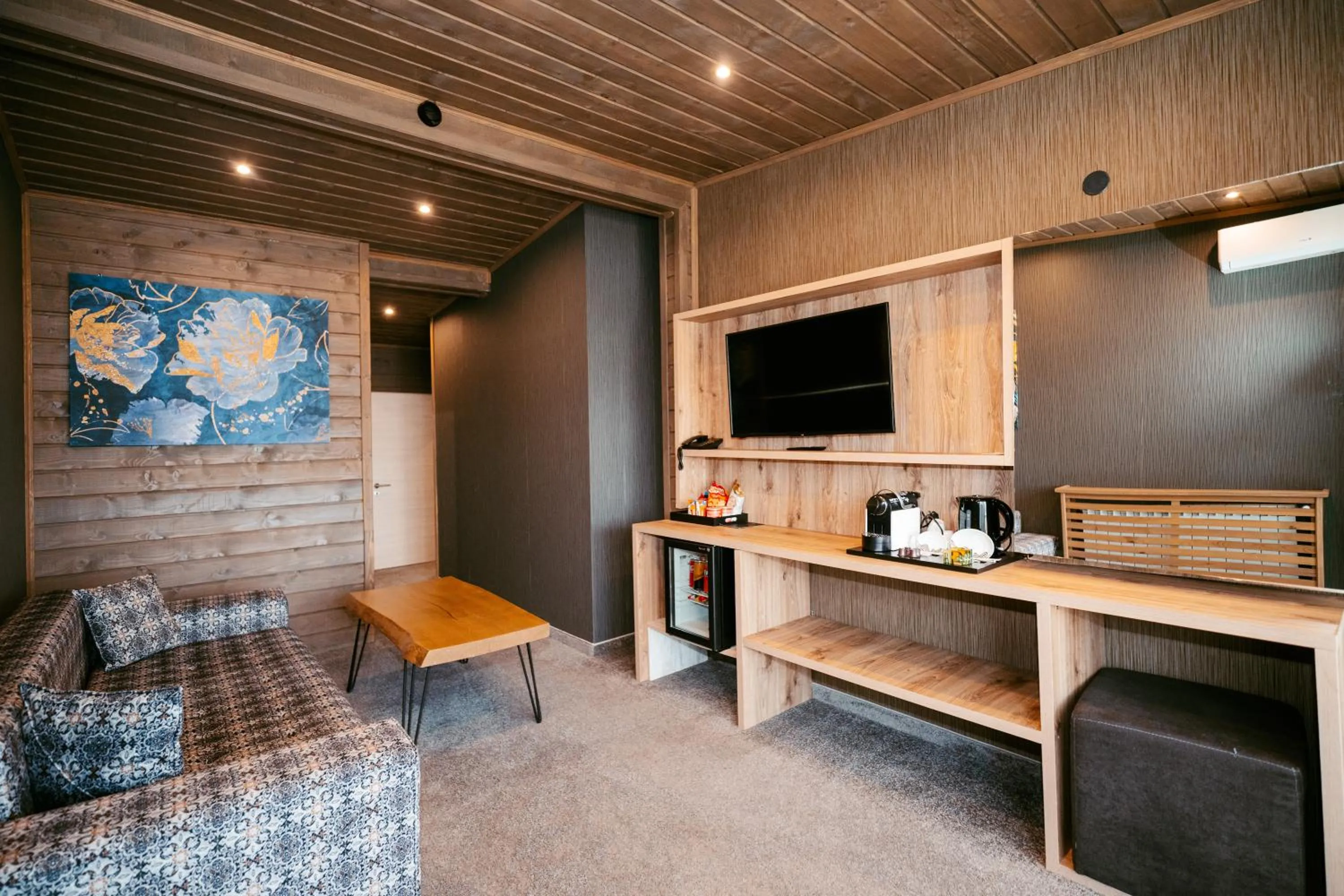 Communal lounge/ TV room in Grande Vista Resort & Spa