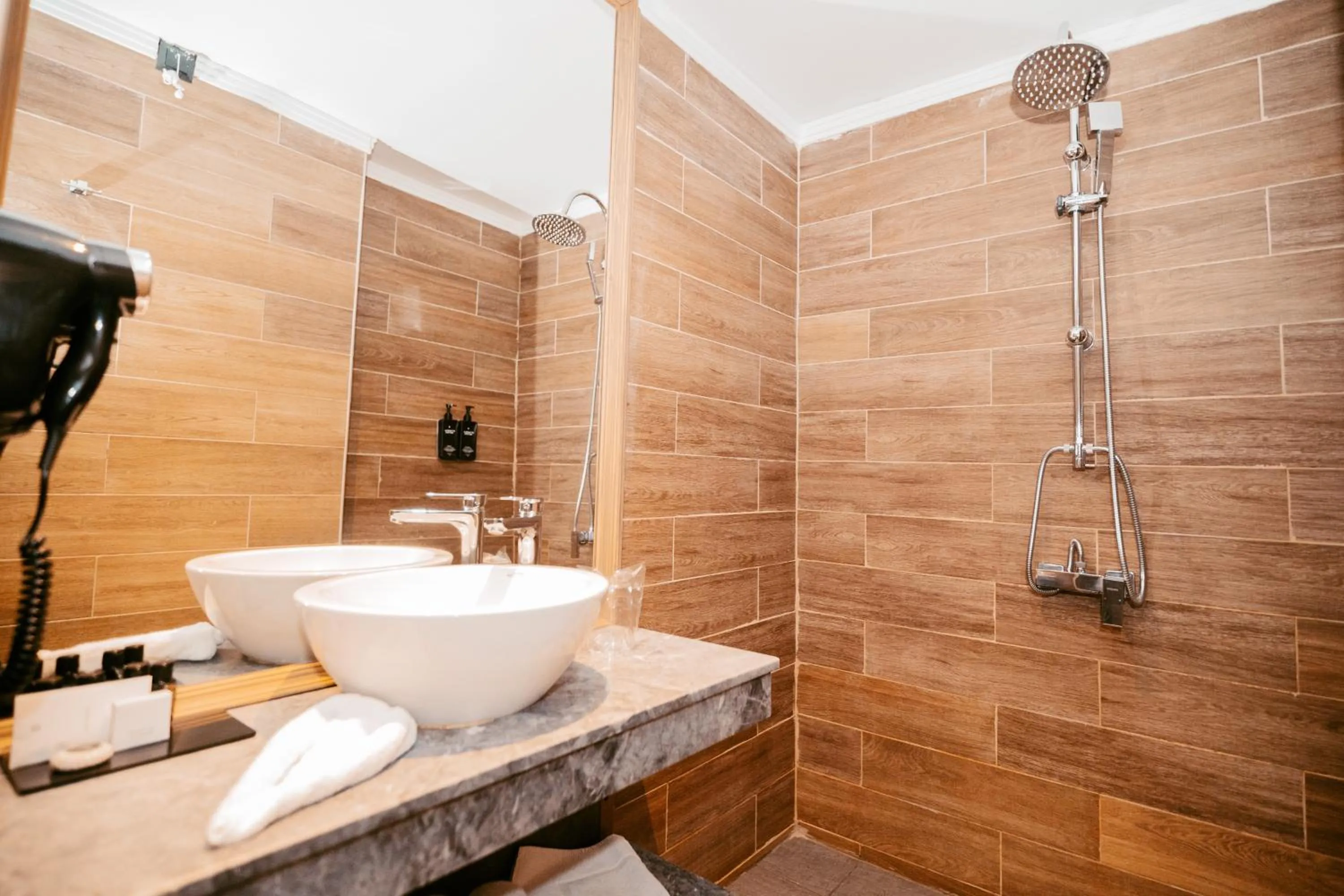 Shower in Grande Vista Resort & Spa