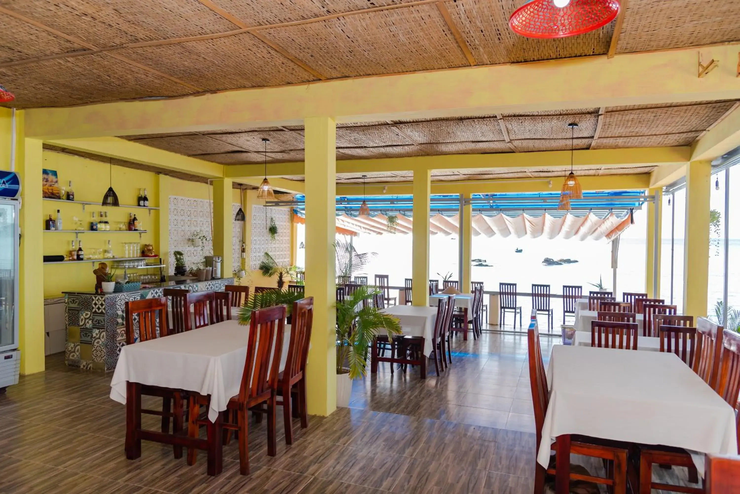 Restaurant/places to eat in Nhat Lan Resort Restaurant/places to eat in Nhat Lan Resort