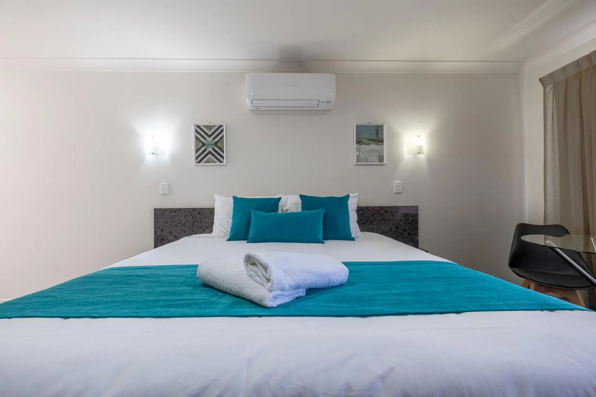 Bed in Dalby Fairway Motor Inn