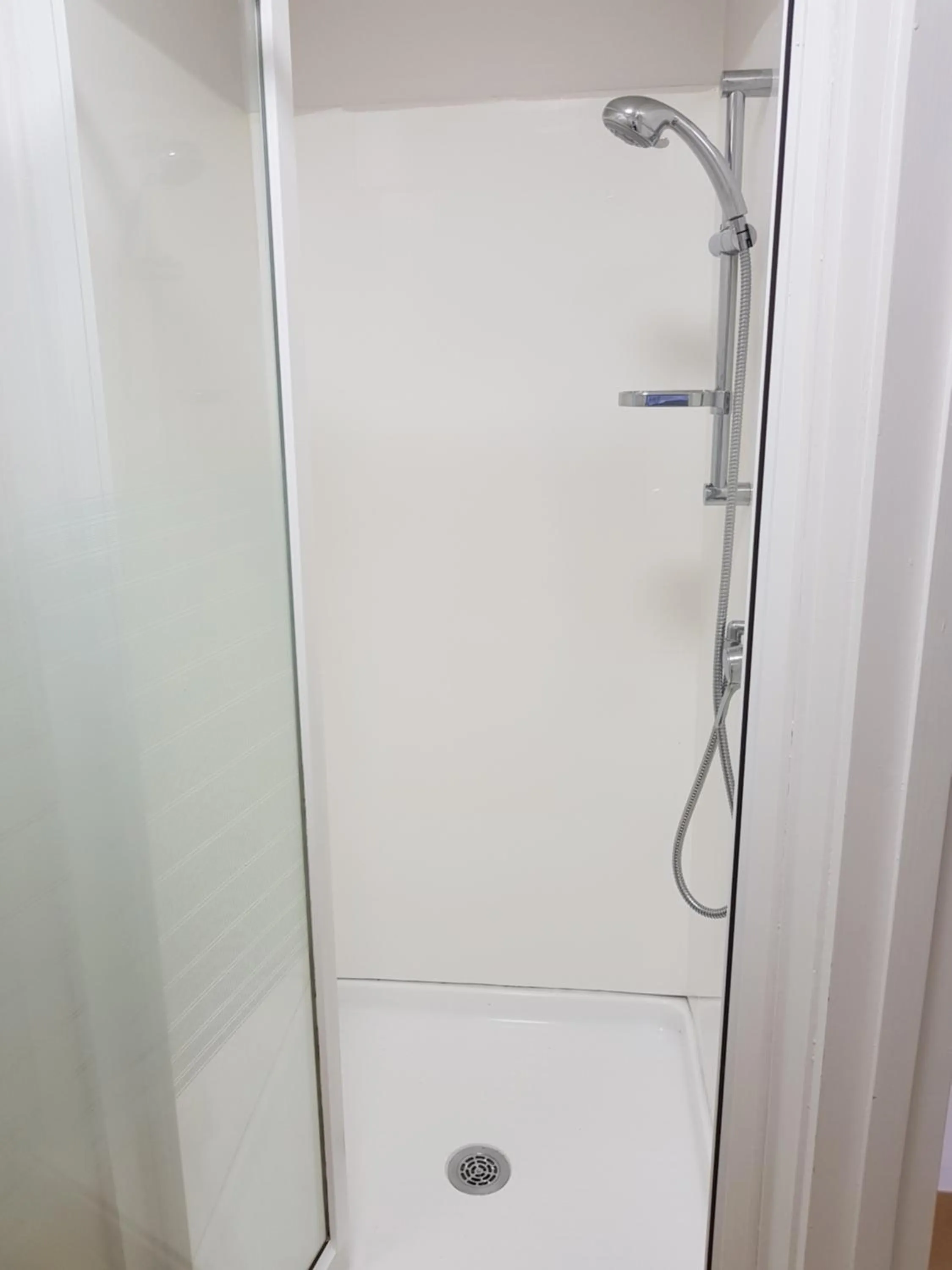 Shower in Aero Auckland Airport