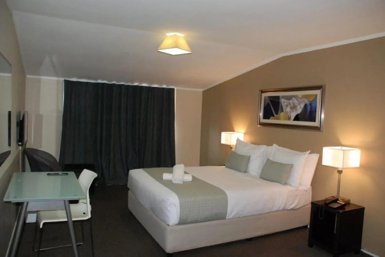 Bedroom, Bed in Aero Auckland Airport
