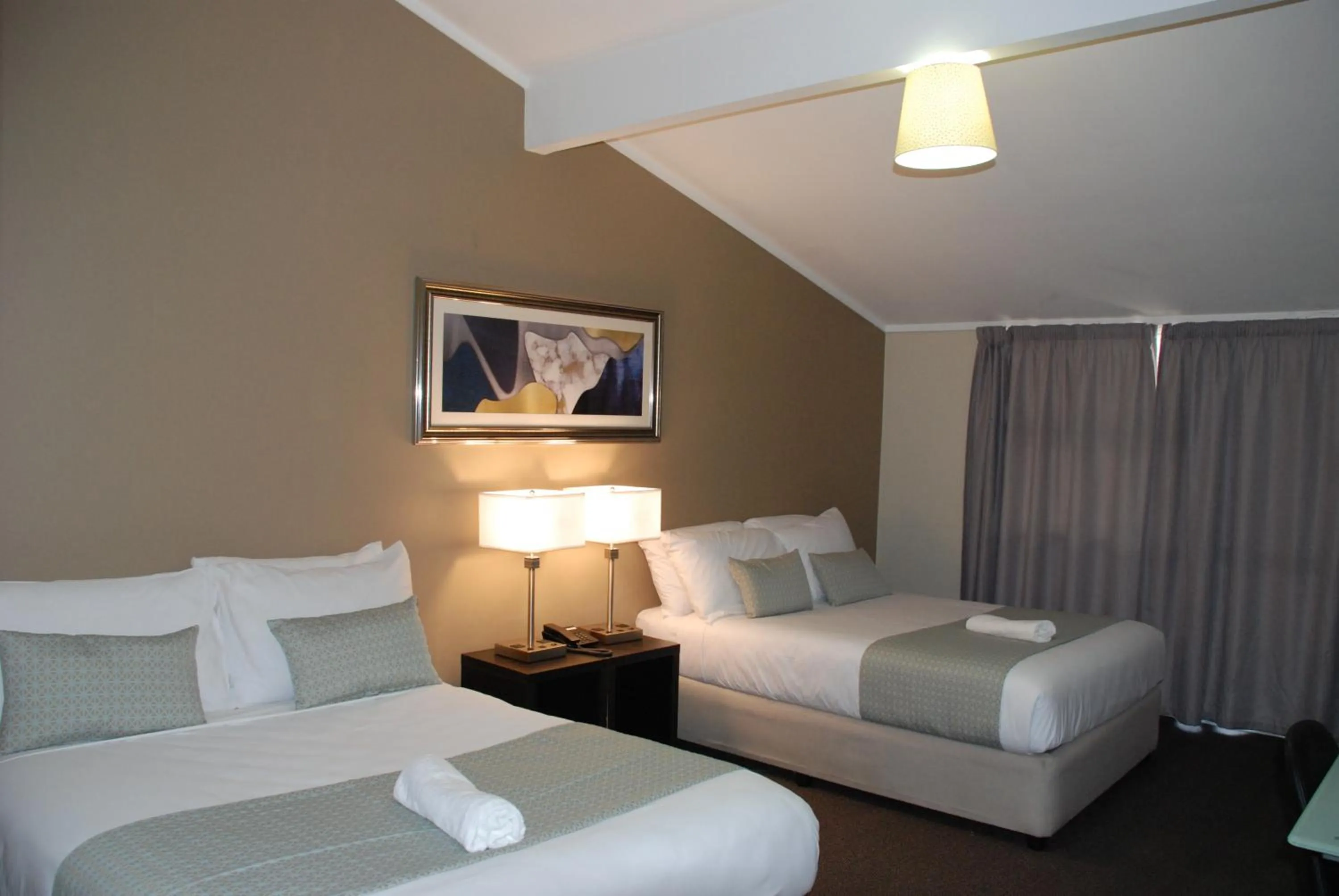 Photo of the whole room, Bed in Aero Auckland Airport