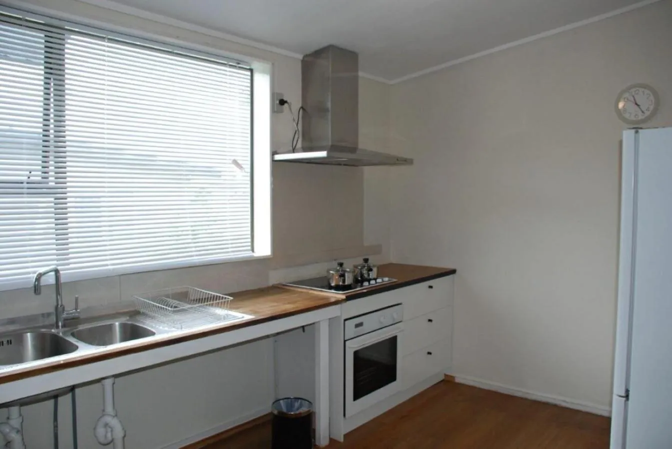 Communal kitchen in Aero Auckland Airport