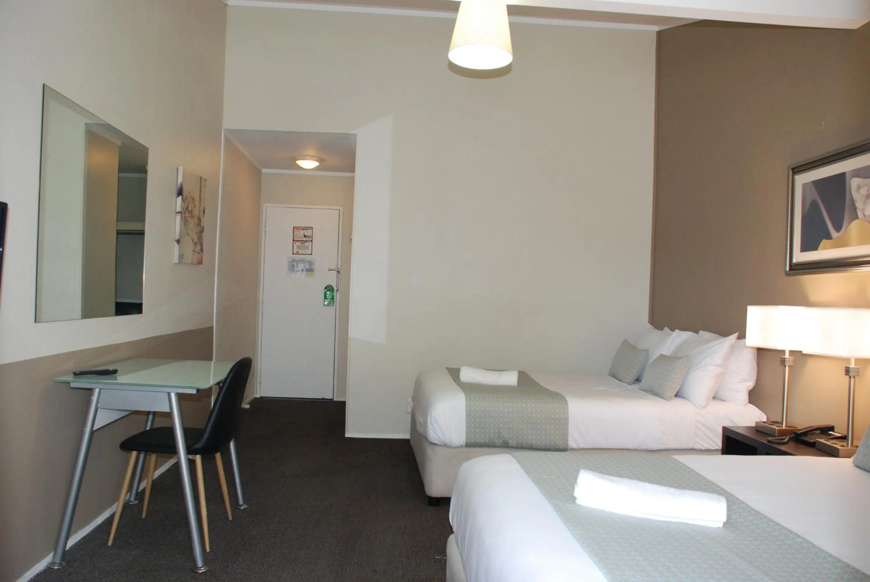 Photo of the whole room, Bed in Aero Auckland Airport