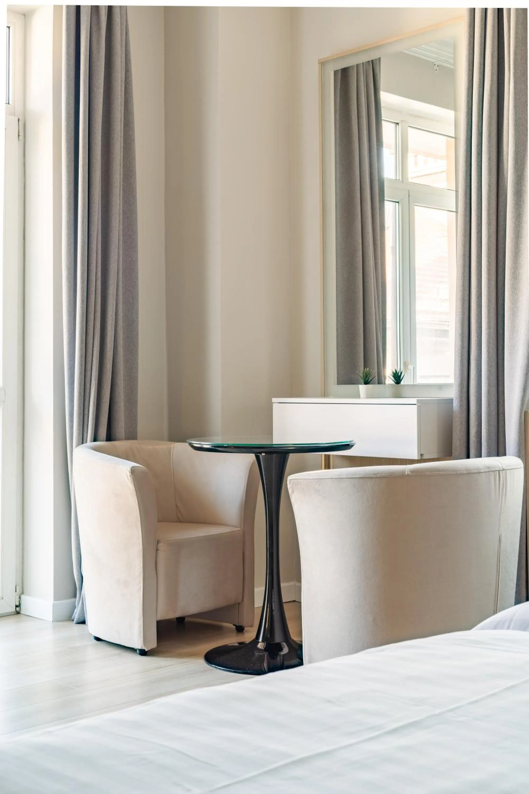 Seating area in Piccolo Mondo by CityBookings