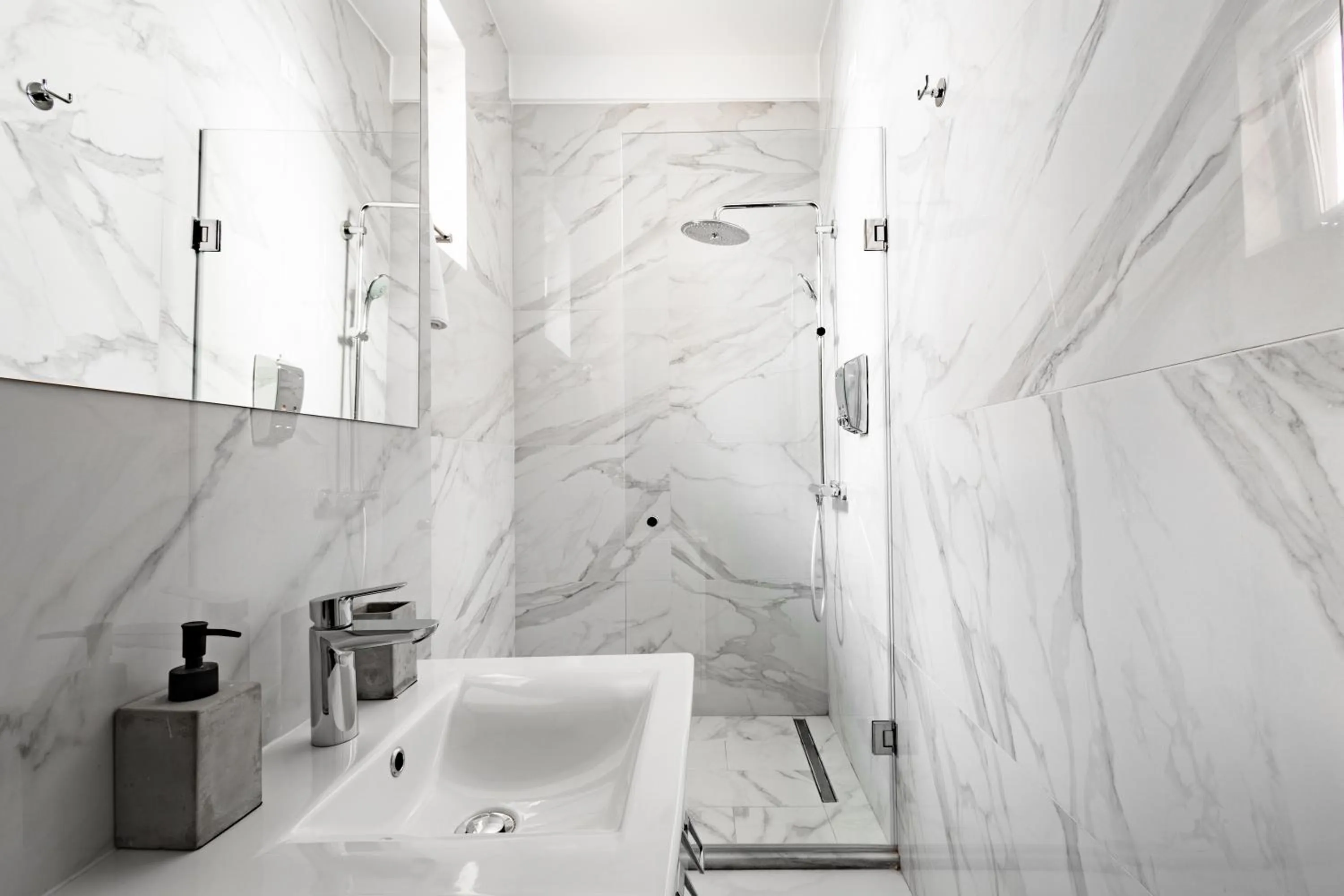 Shower in Piccolo Mondo by CityBookings