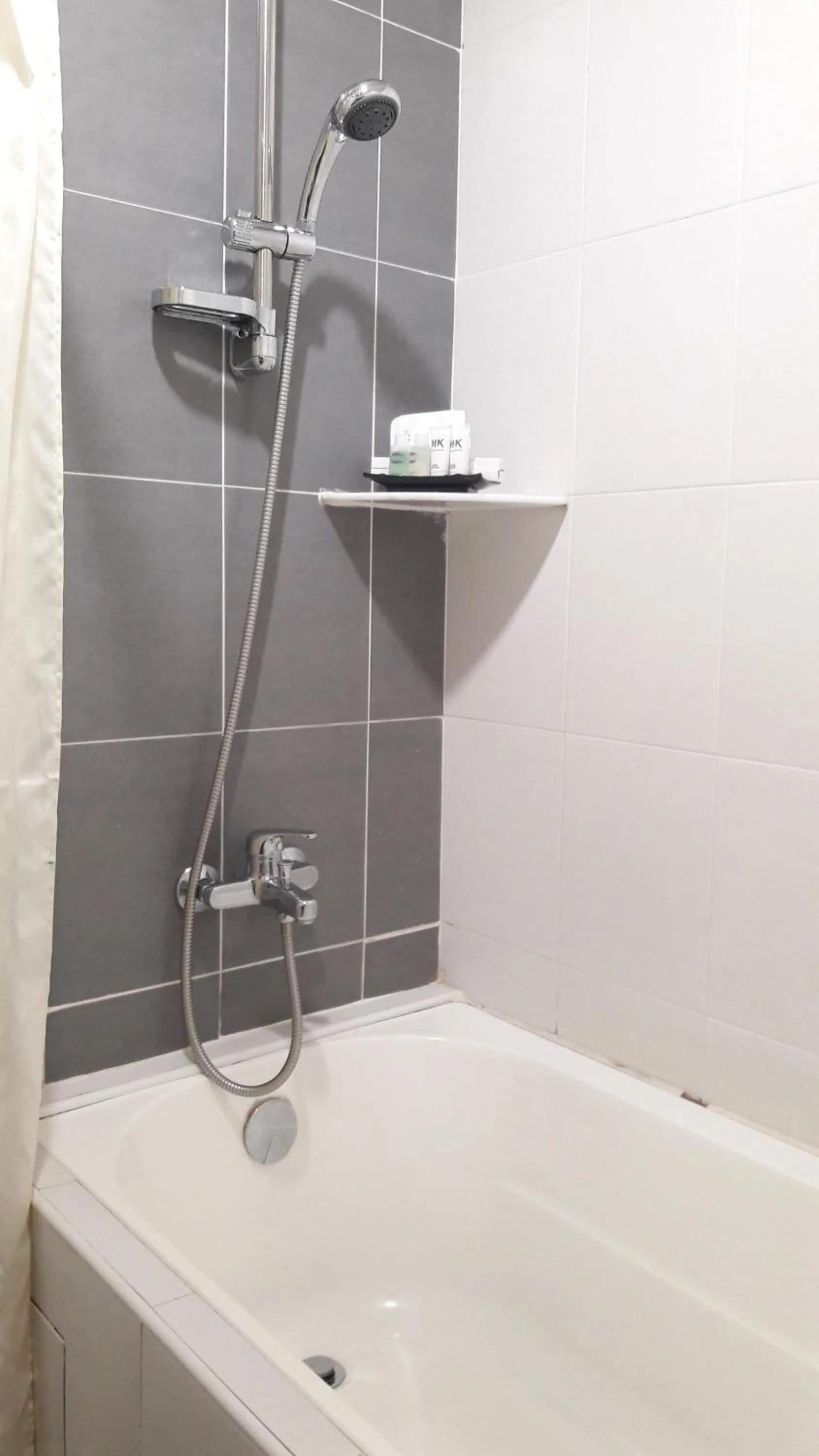 Shower in Cheng Ho Hotel