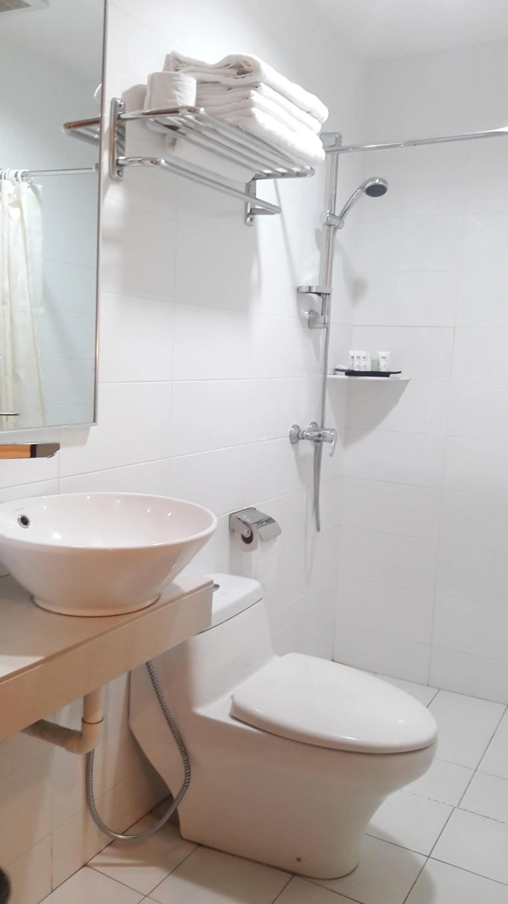 Shower in Cheng Ho Hotel