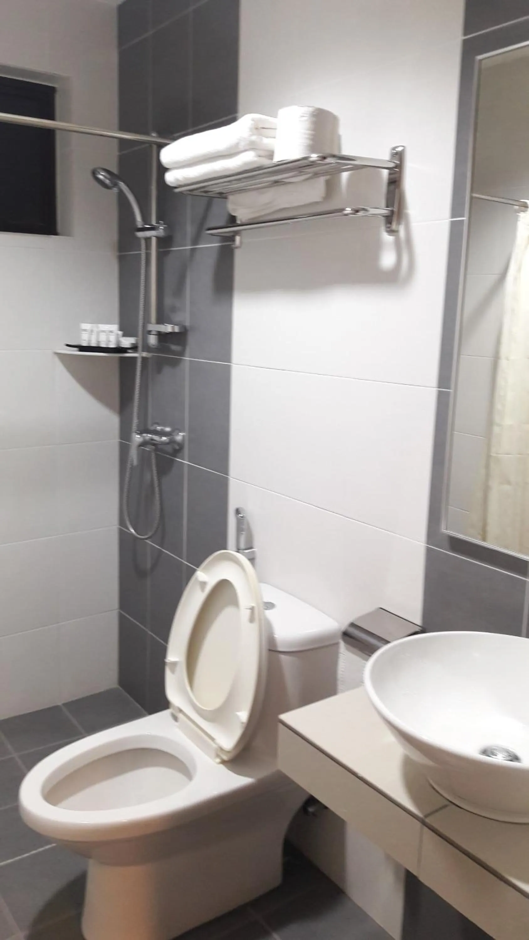 Toilet in Cheng Ho Hotel