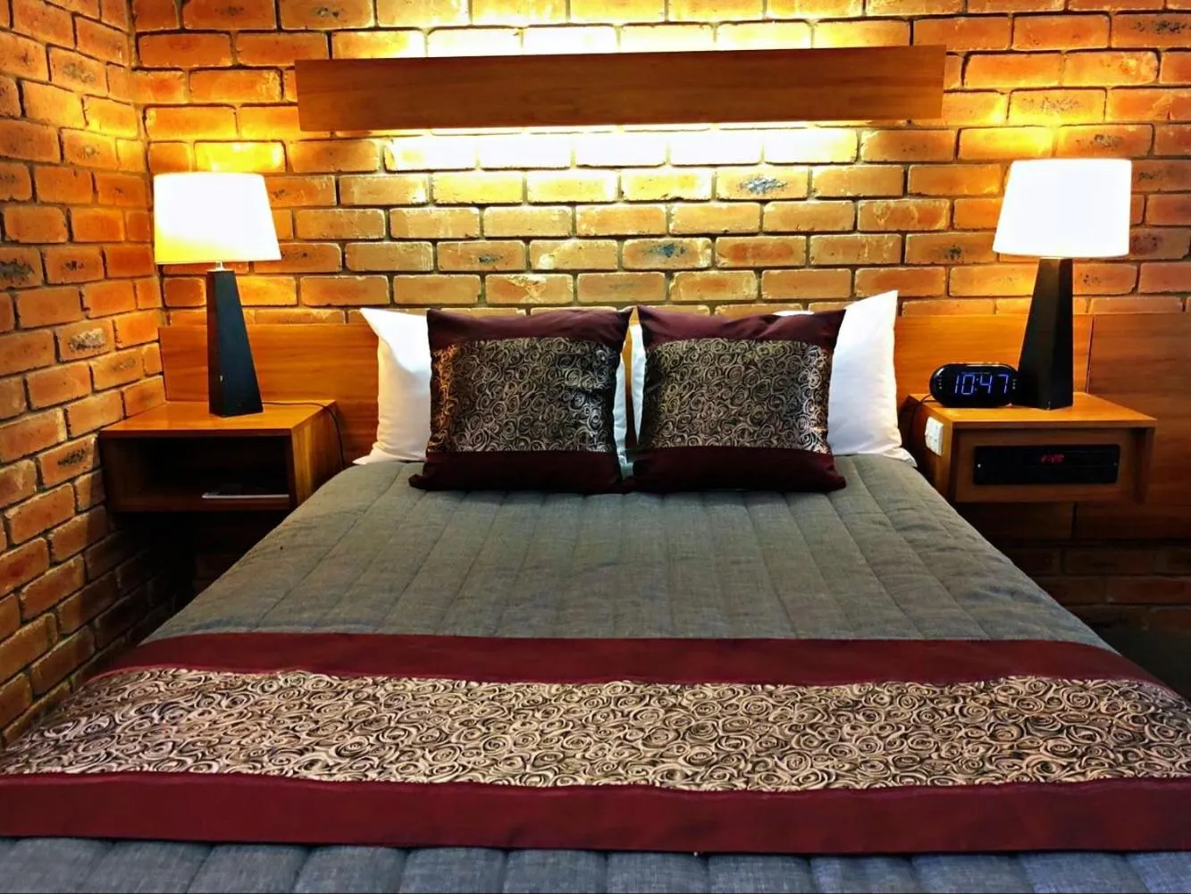 Bed in Jolly Swagman Motor Inn Euroa