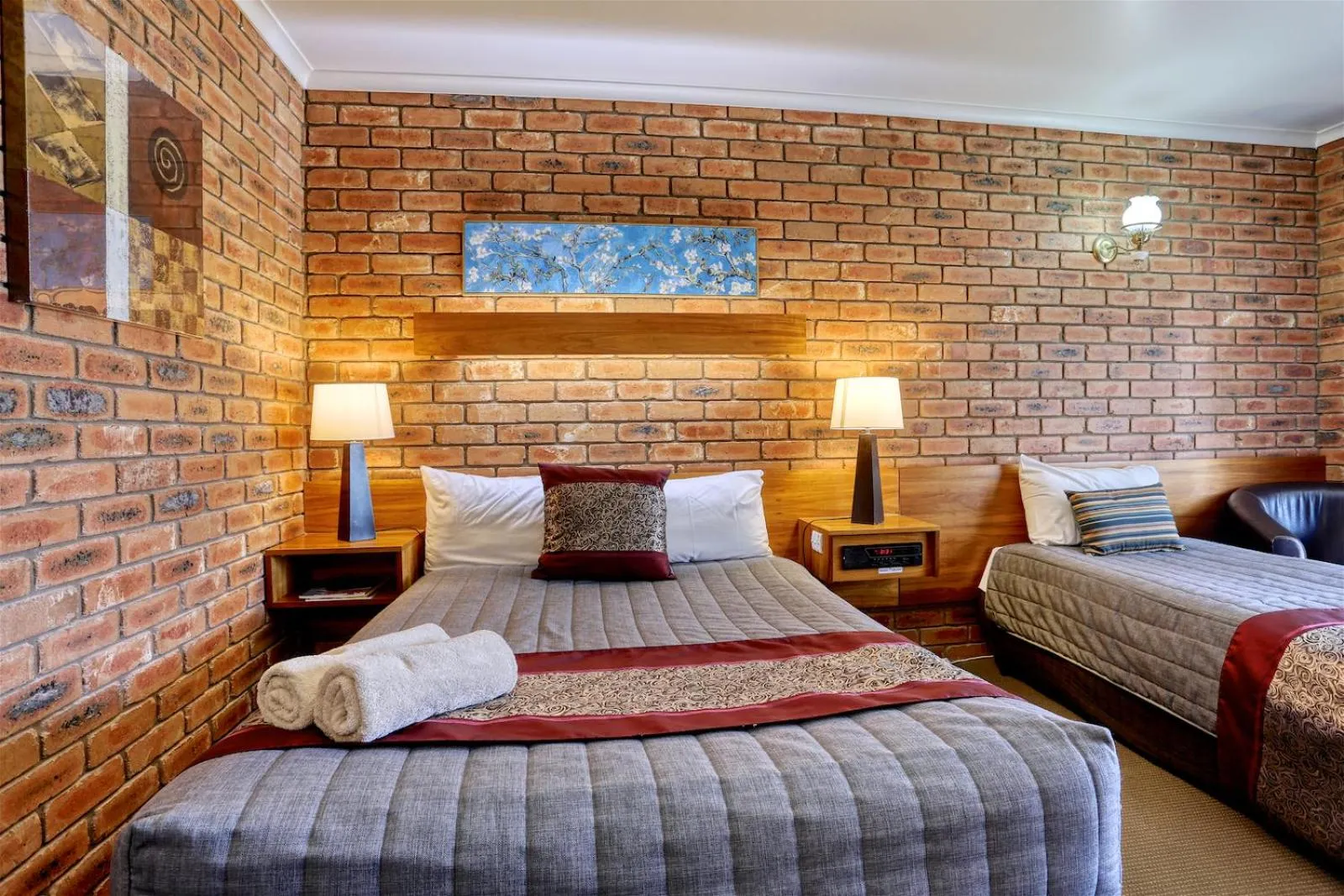 Bed in Jolly Swagman Motor Inn Euroa