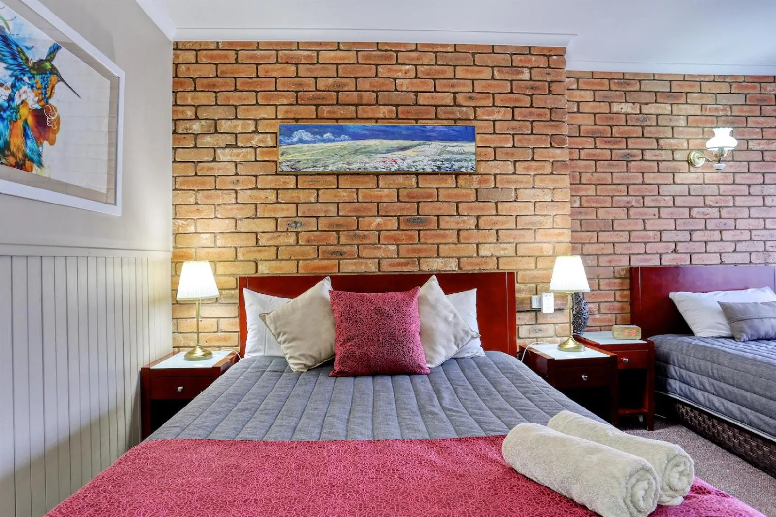 Bed in Jolly Swagman Motor Inn Euroa