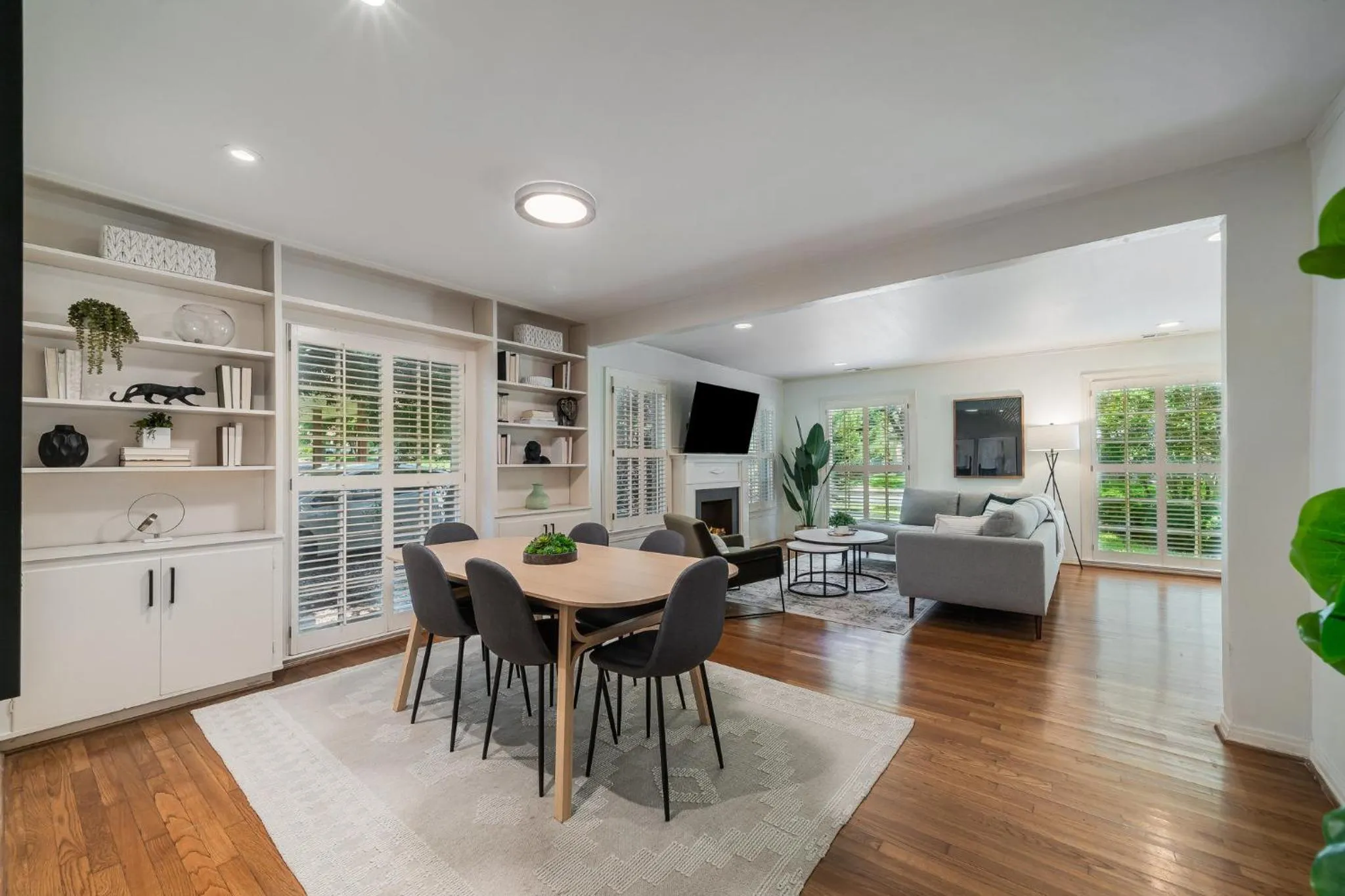 Sunset House - Luxury Pool and Hot Tub Retreat