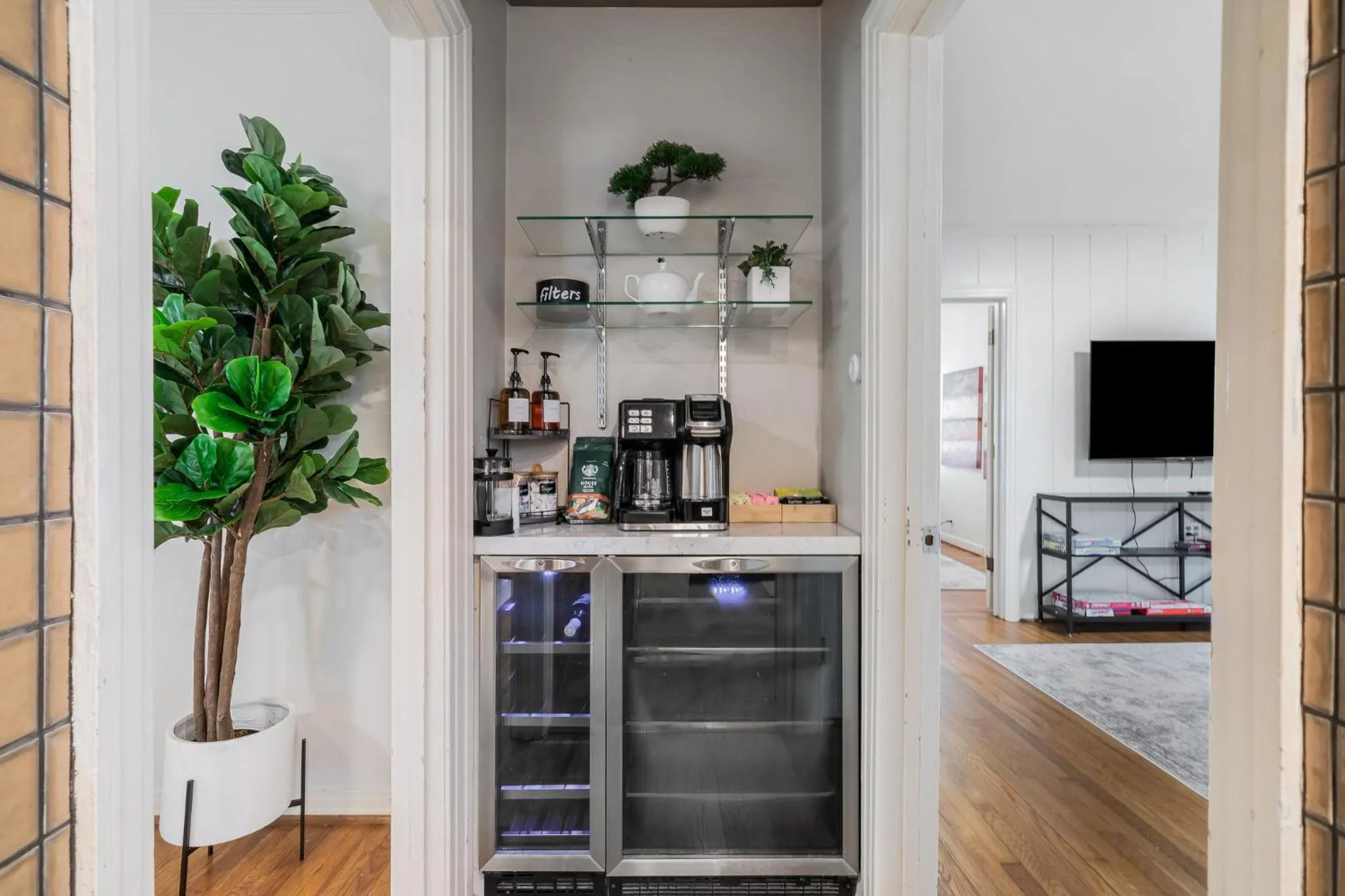 Sunset House - Luxury Pool and Hot Tub Retreat