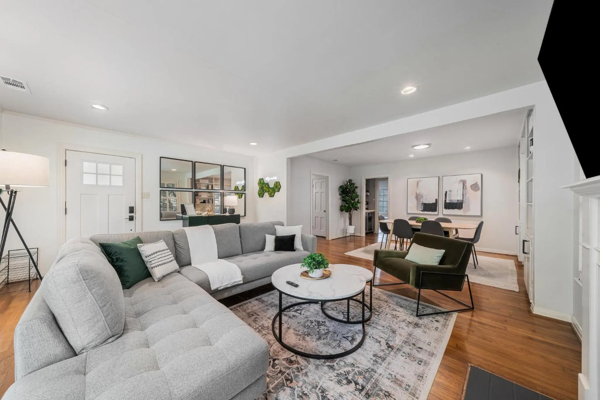 Sunset House - Luxury Pool and Hot Tub Retreat