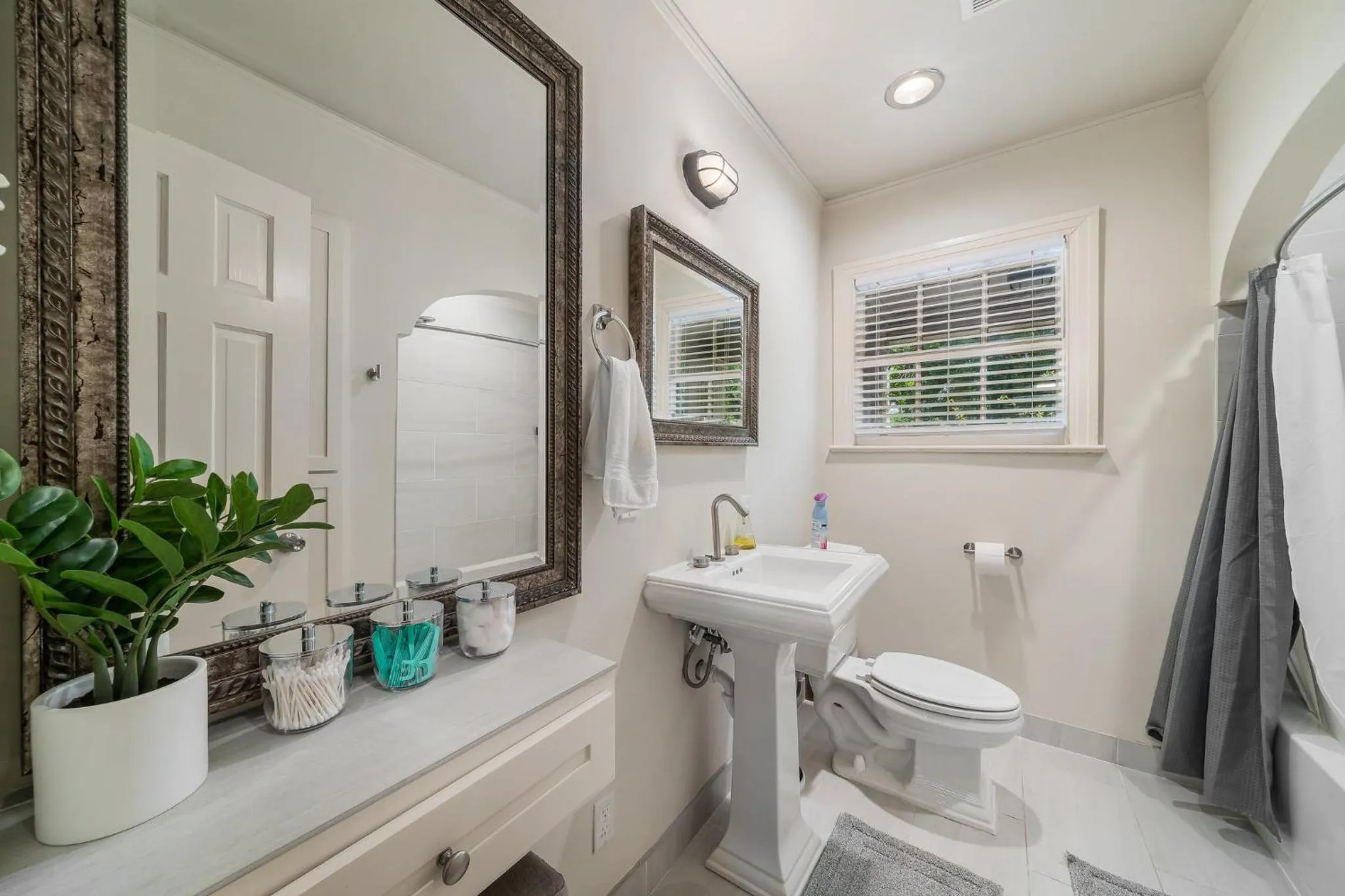 Sunset House - Luxury Pool and Hot Tub Retreat