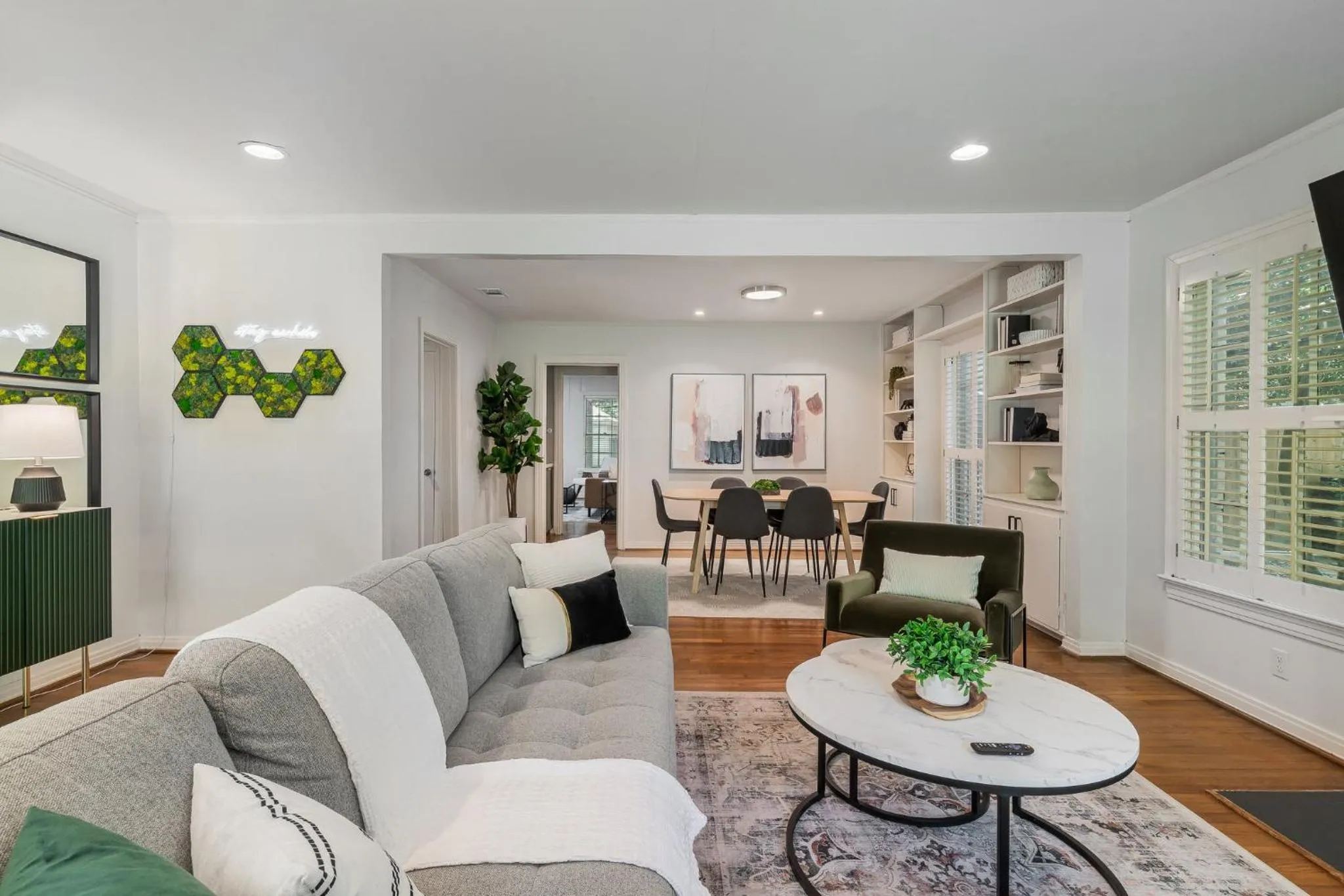 Sunset House - Luxury Pool and Hot Tub Retreat