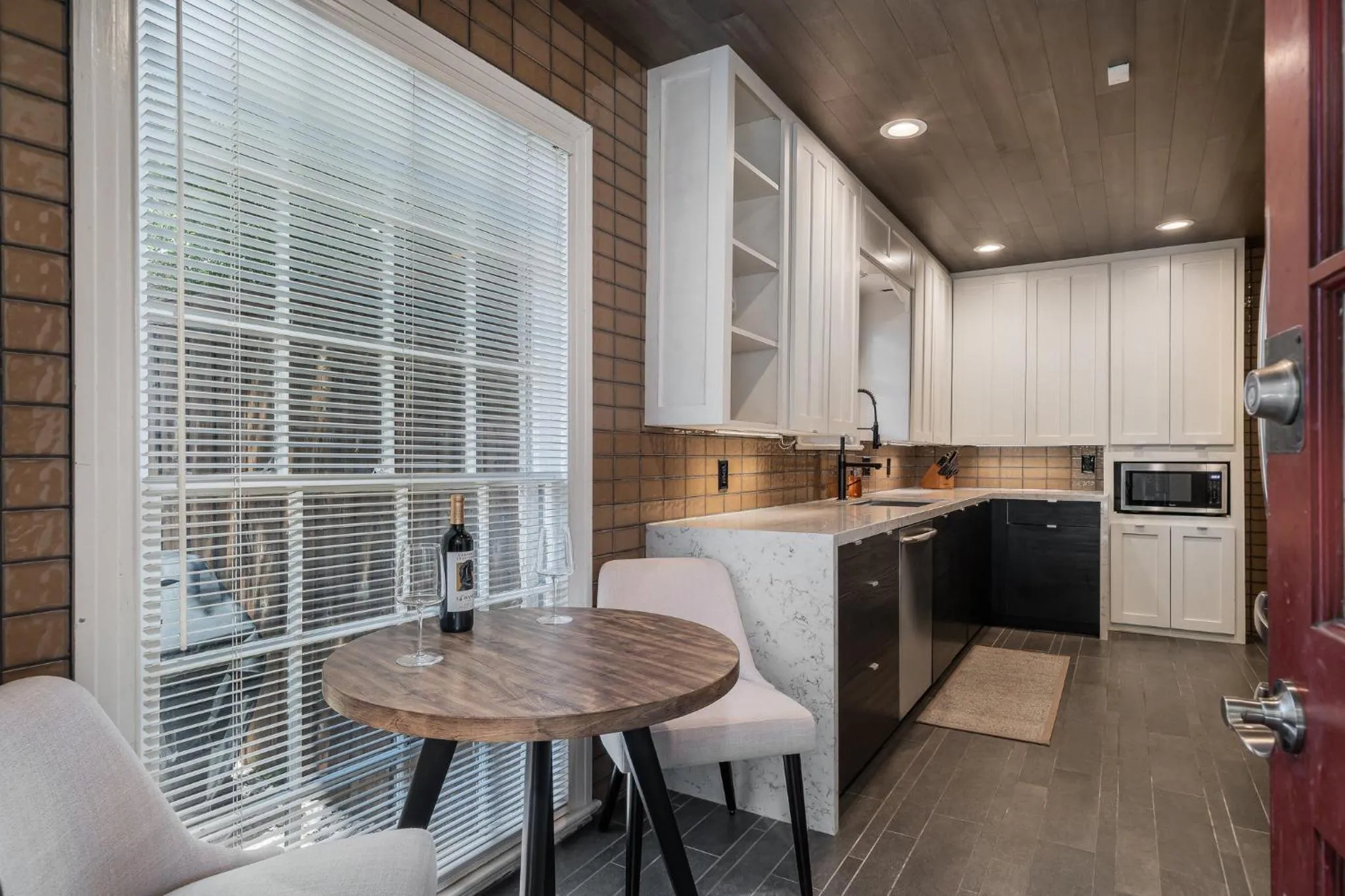 Sunset House - Luxury Pool and Hot Tub Retreat