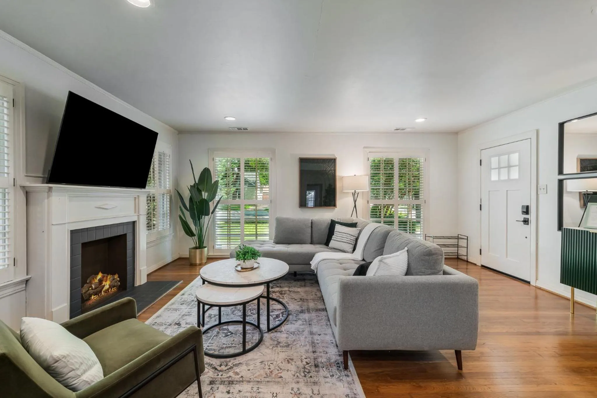 Sunset House - Luxury Pool and Hot Tub Retreat