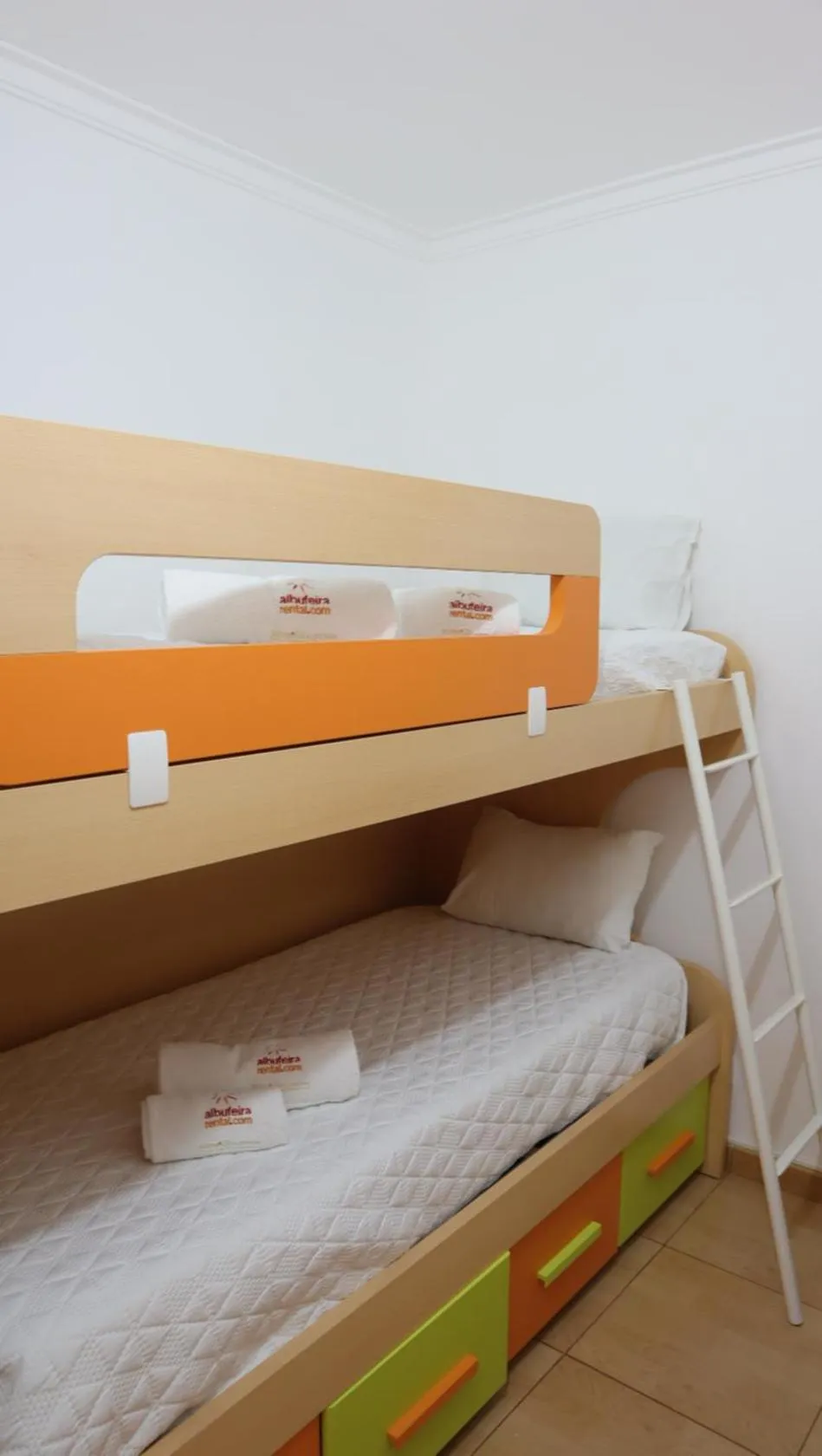 Bed in Jardins de Santa Eulália By Albufeira Rental