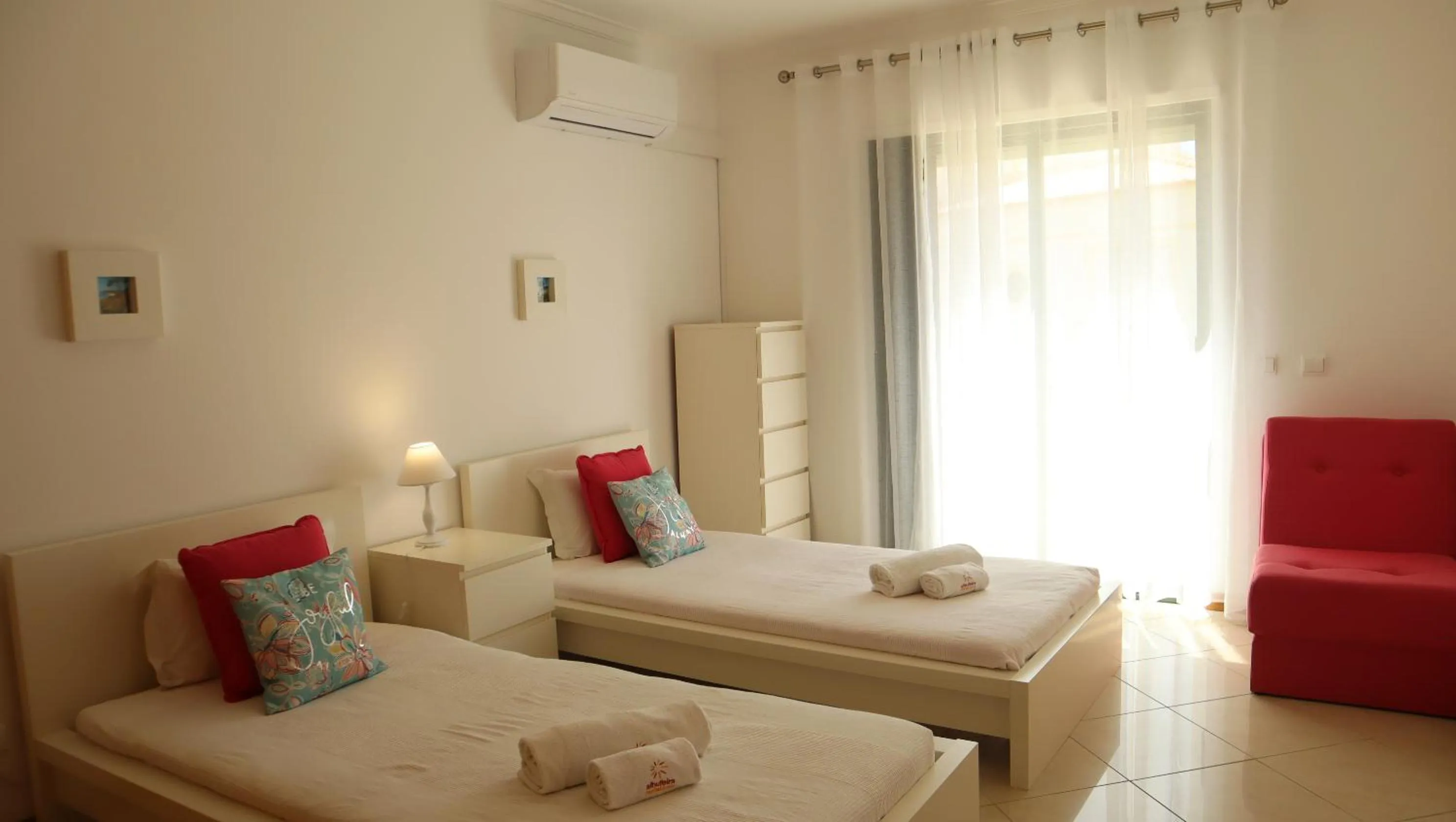 Bed in Jardins de Santa Eulália By Albufeira Rental