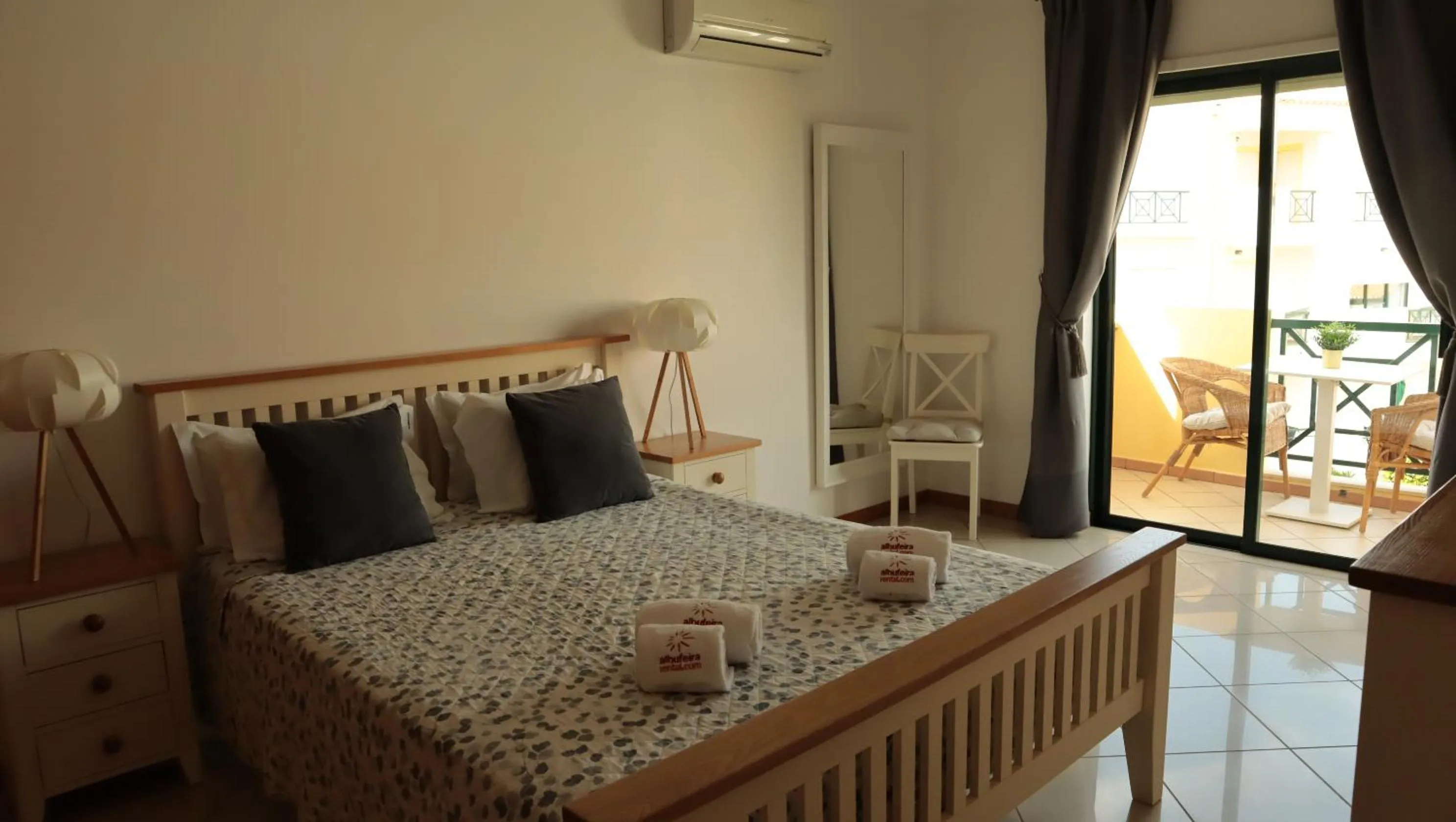 Bed in Jardins de Santa Eulália By Albufeira Rental