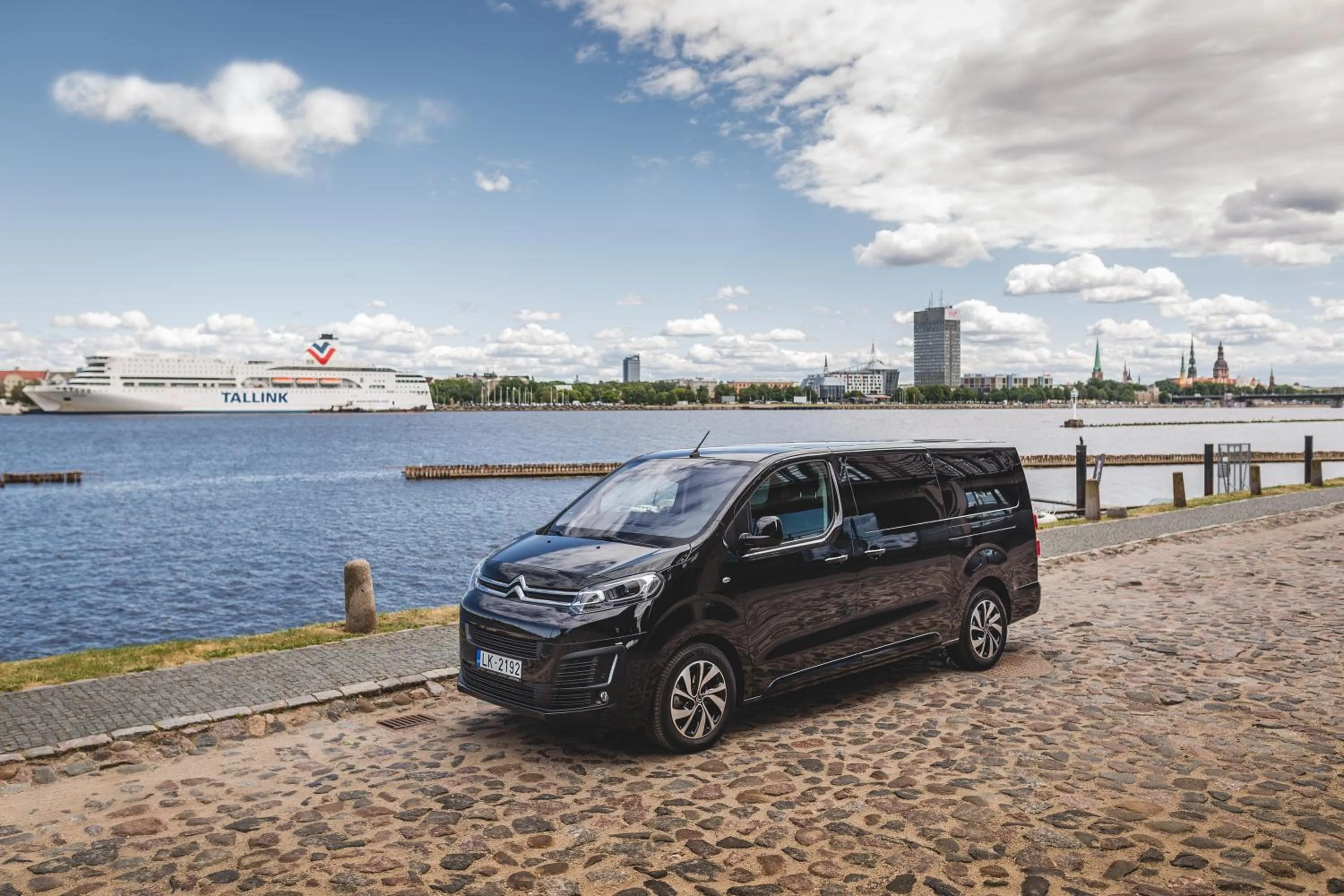 Staff in Riga Lux Apartments - Ernesta, Free parking