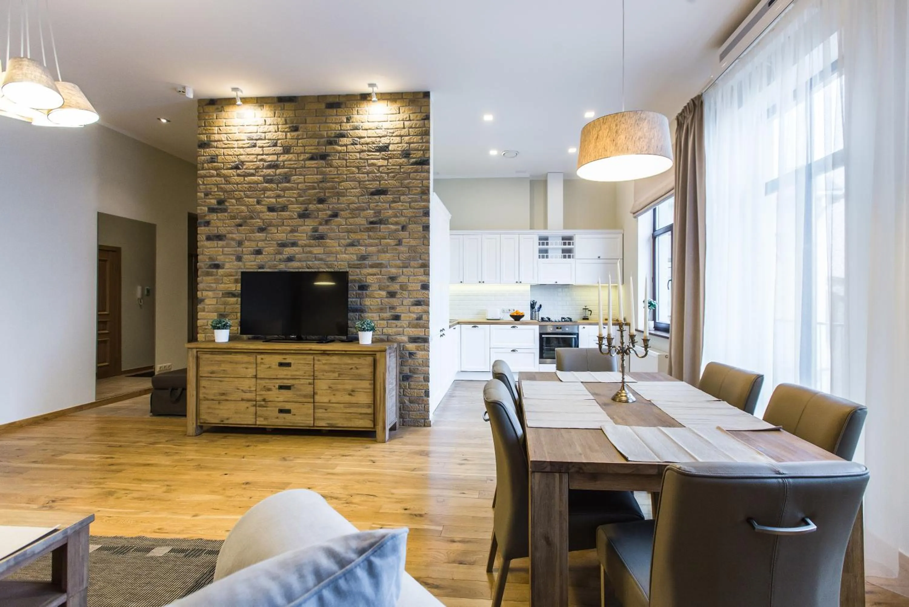 Dining area in Riga Lux Apartments - Ernesta, Free parking