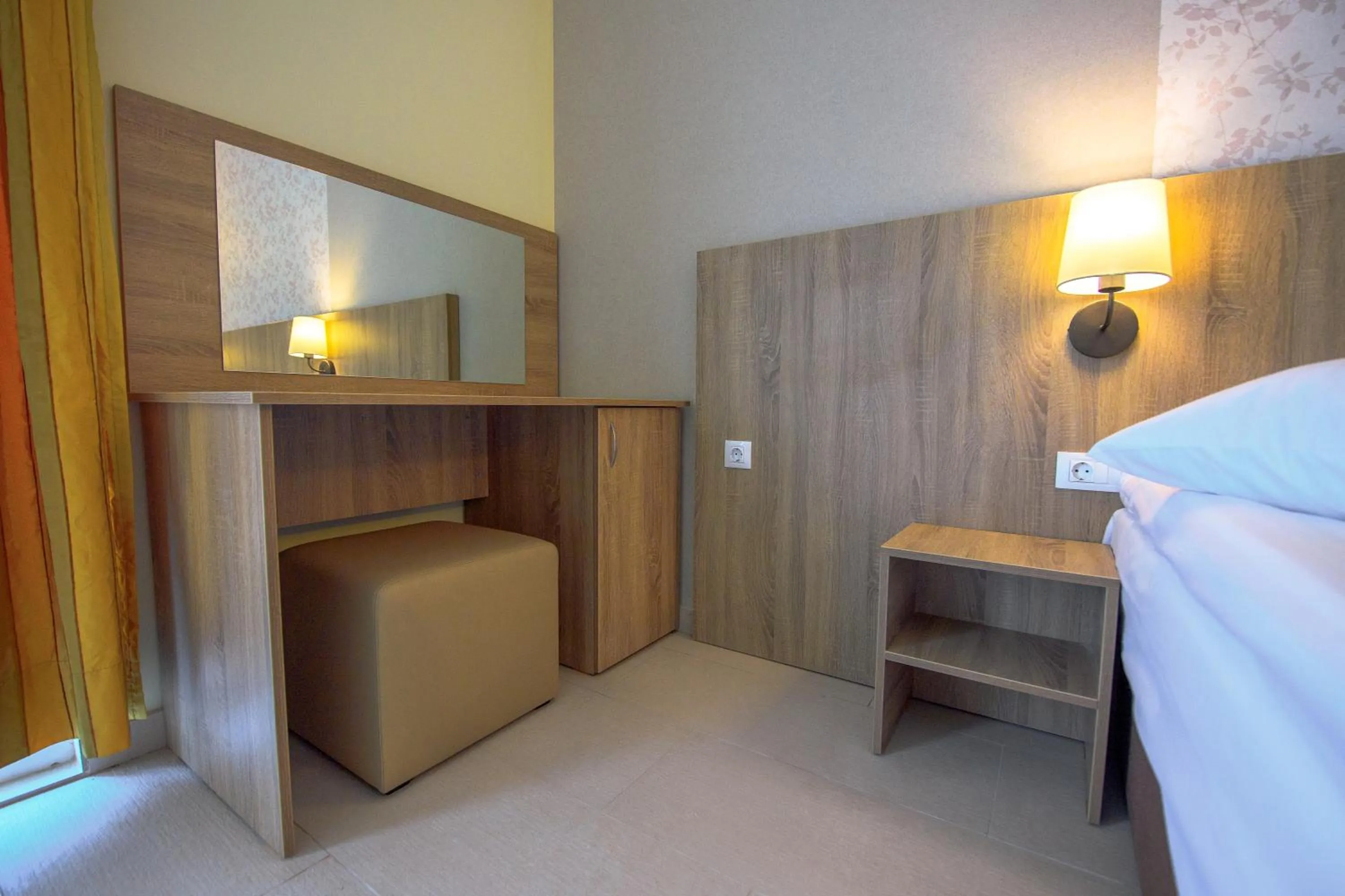 Bedroom, Bed in Hotel Piccadilly