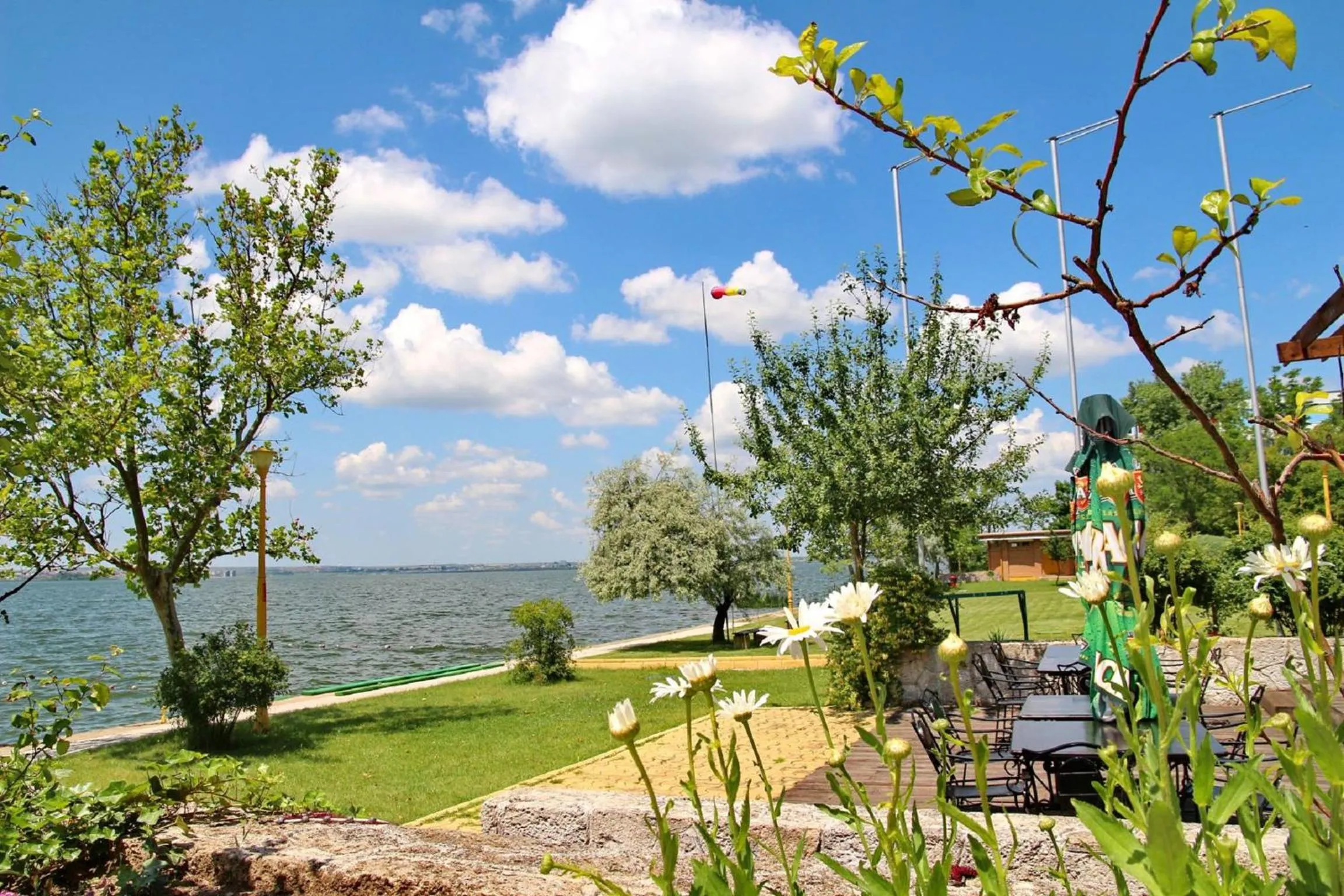 Restaurant/places to eat in Hotel Piccadilly