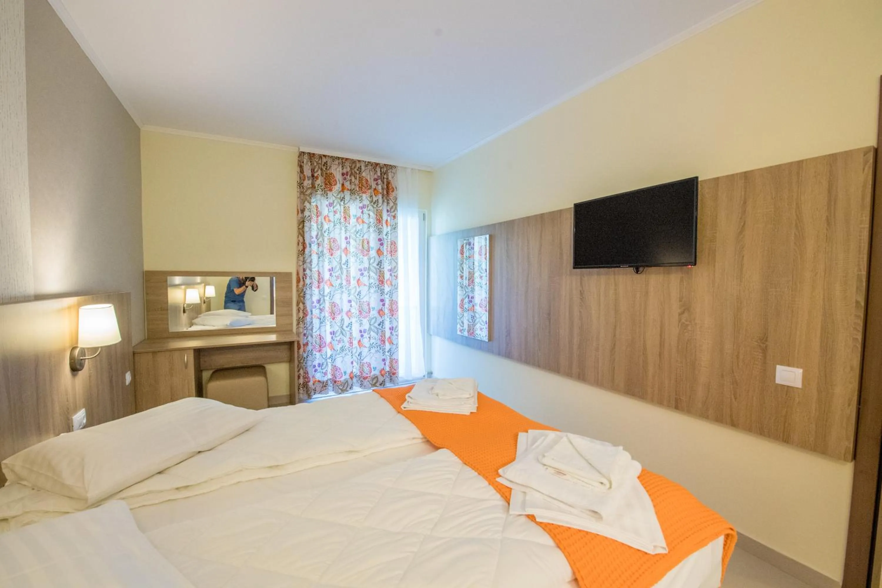 Bedroom, Bed in Hotel Piccadilly