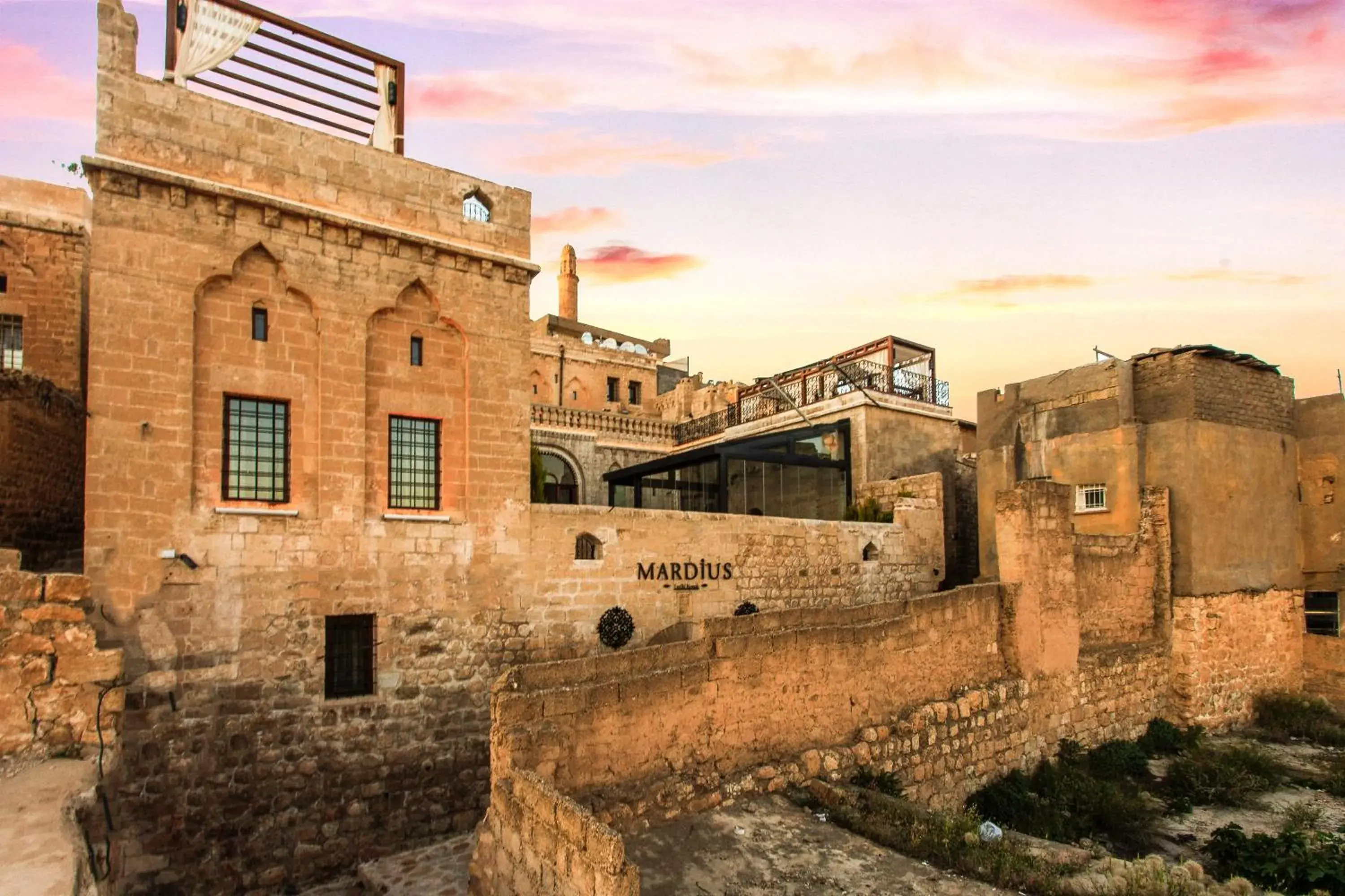 Facade/entrance in Mardius Tarihi Konak Facade/entrance in Mardius Tarihi Konak
