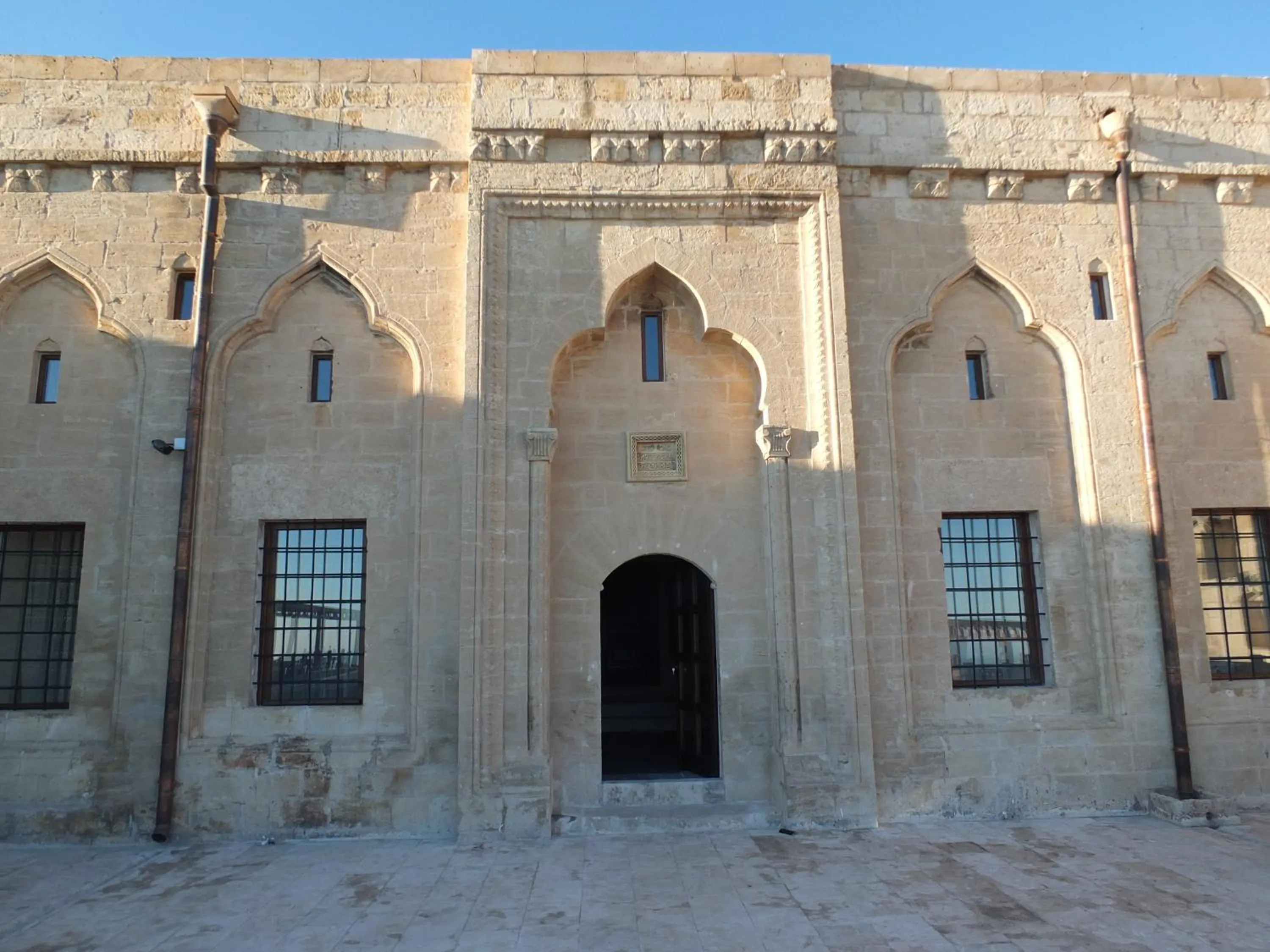 Facade/entrance in Mardius Tarihi Konak