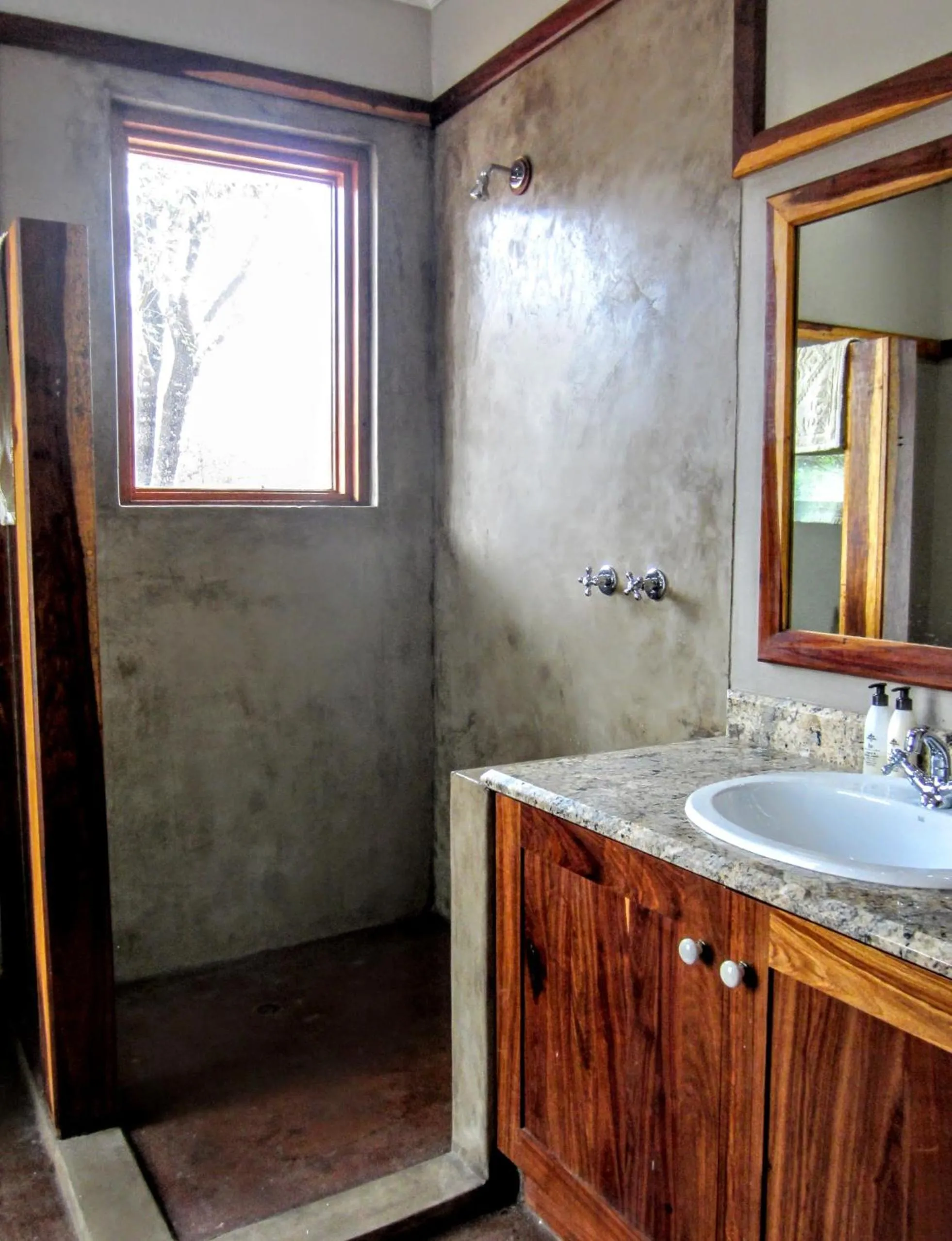 Bathroom in Chumbi Bush House
