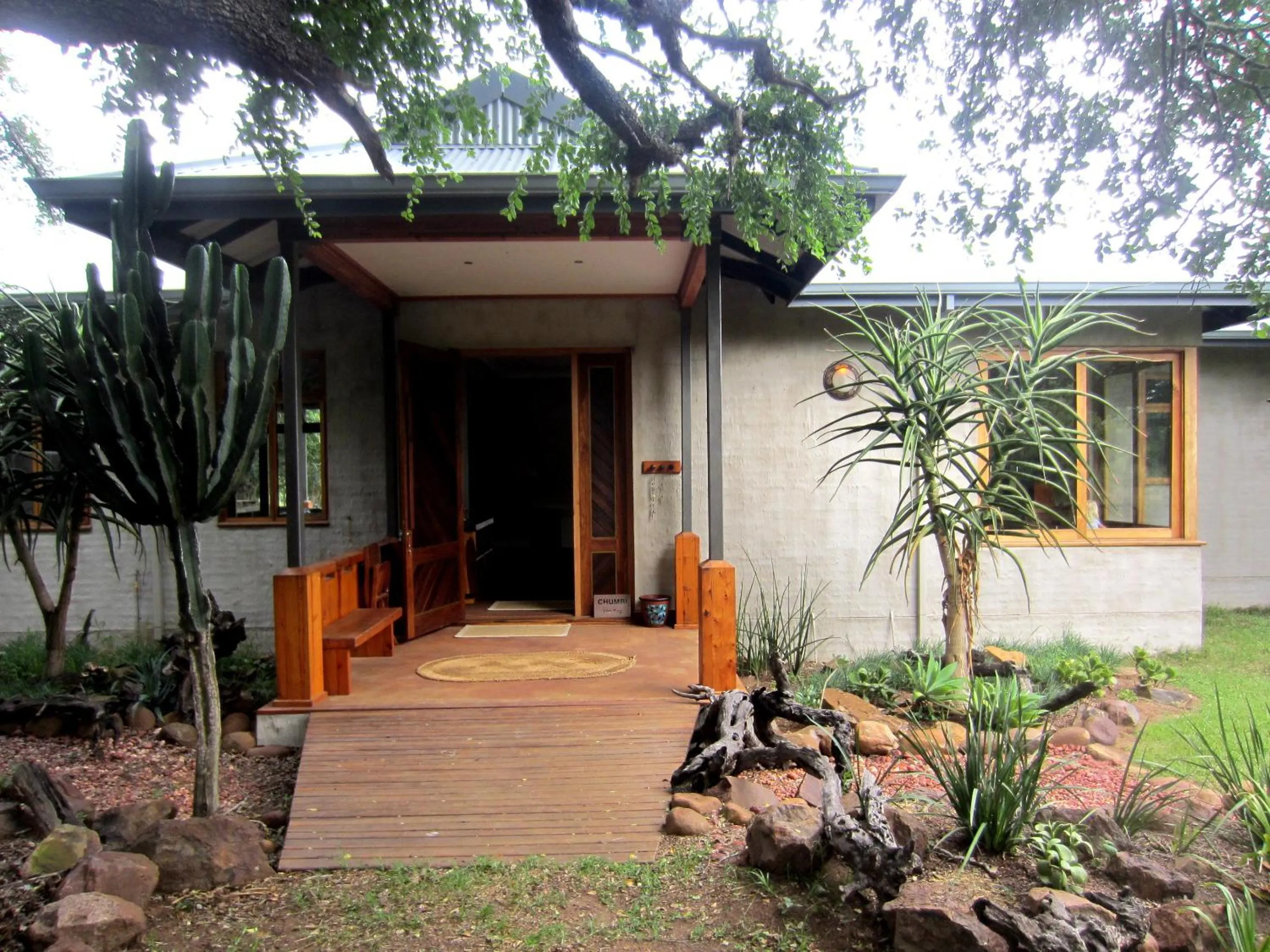 Facade/entrance in Chumbi Bush House