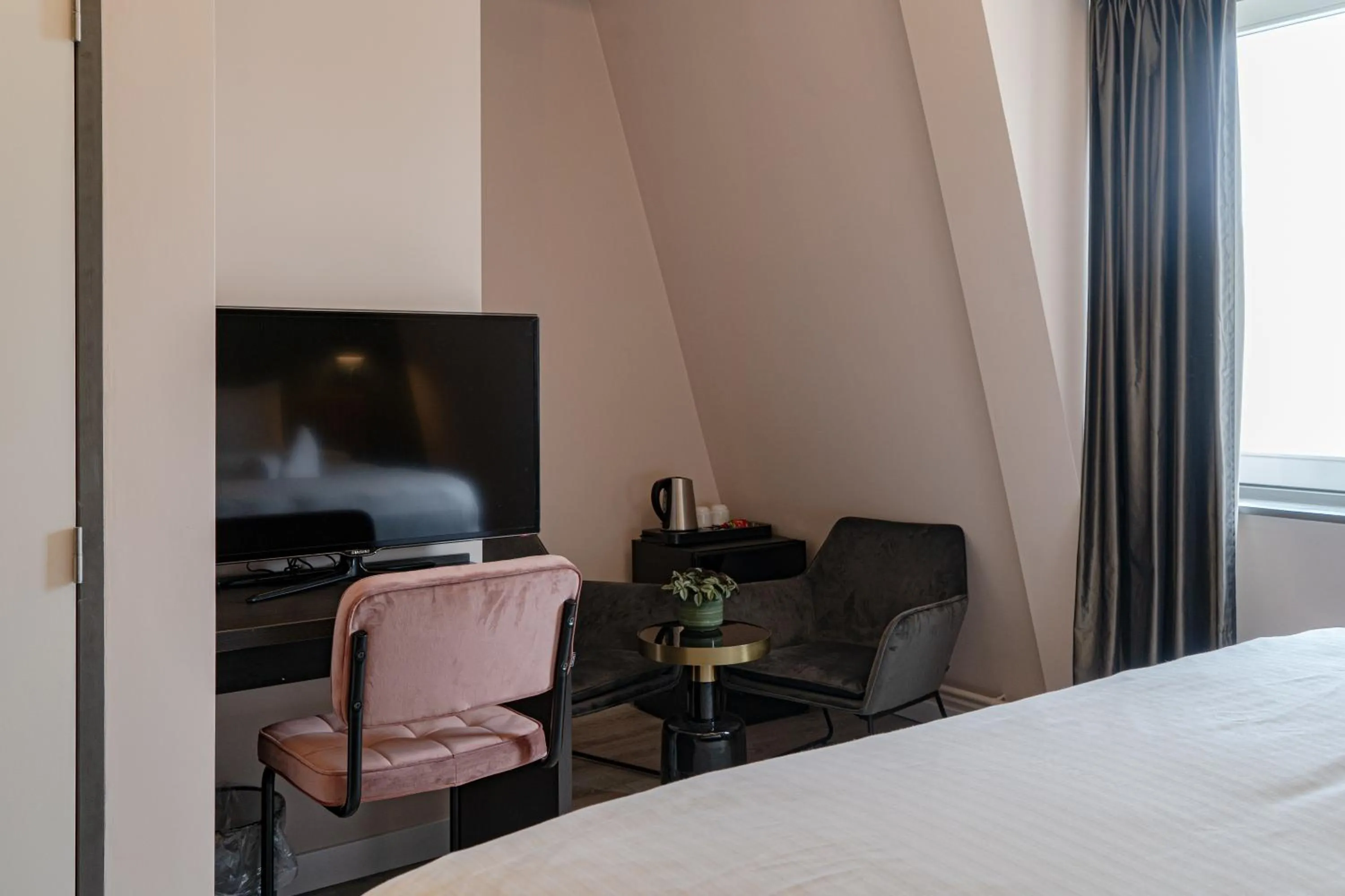 TV and multimedia, Bed in Hotel de Duif Lisse - Keukenhof