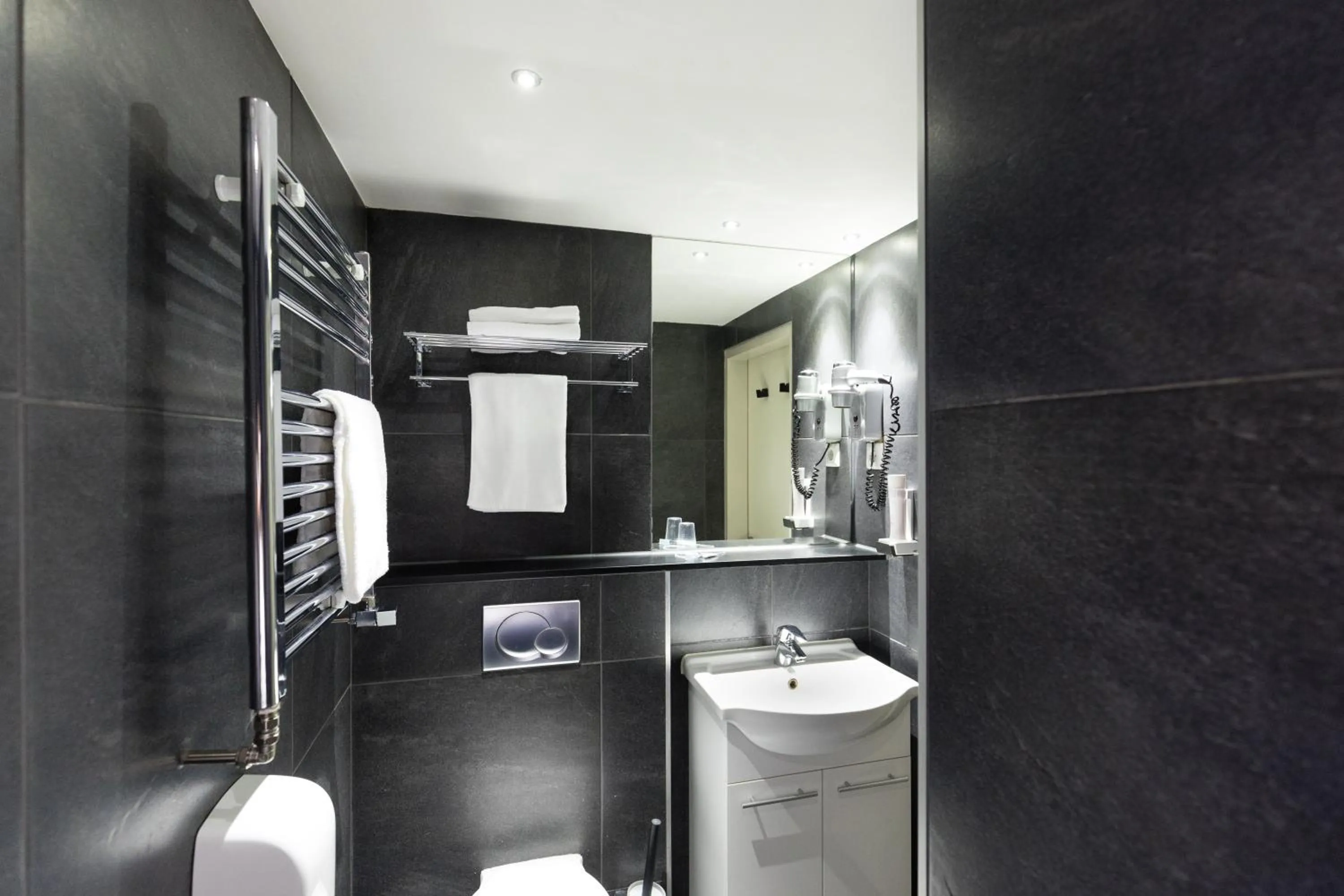 Shower in Hotel de Duif Lisse - Keukenhof