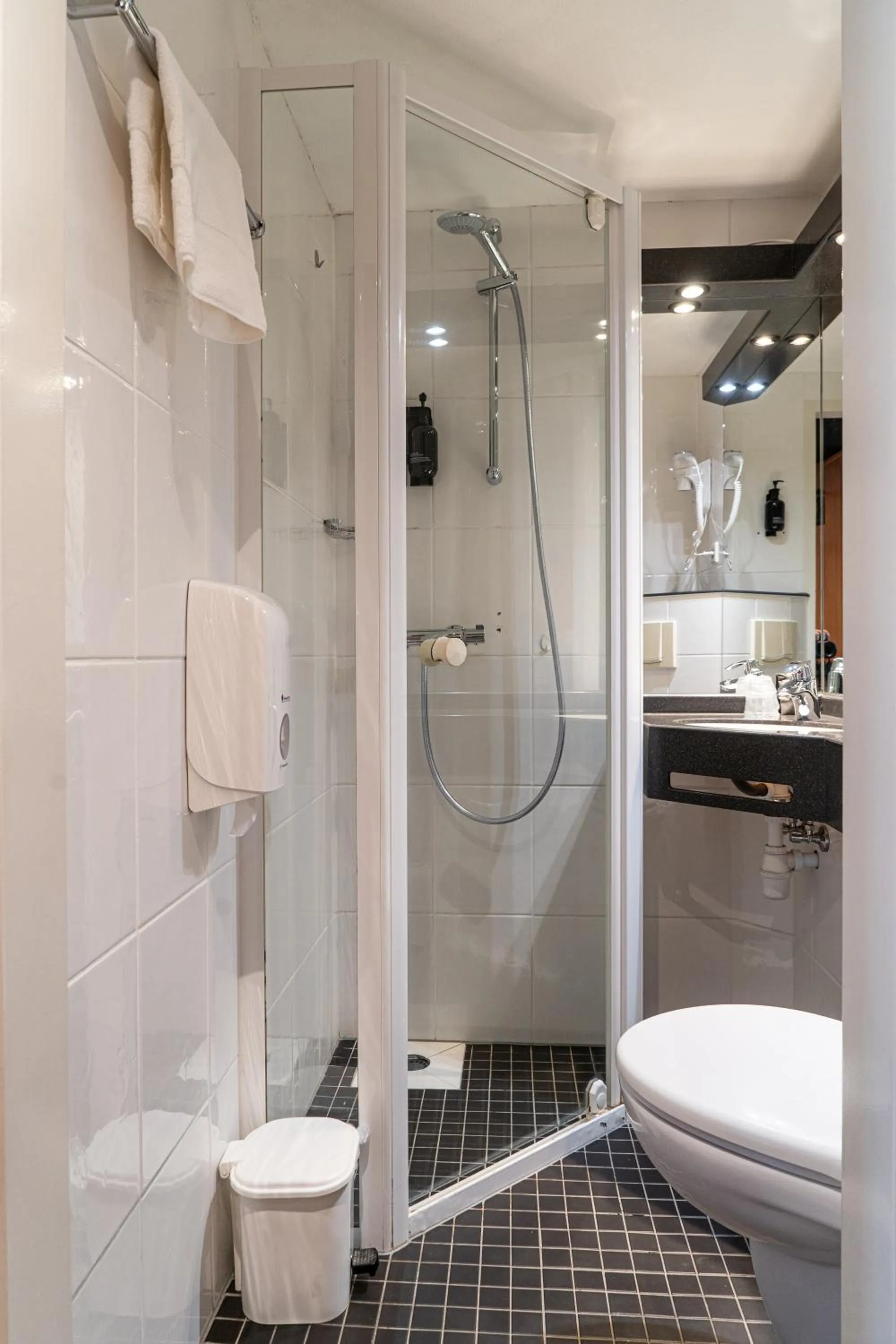 Shower in Hotel de Duif Lisse - Keukenhof