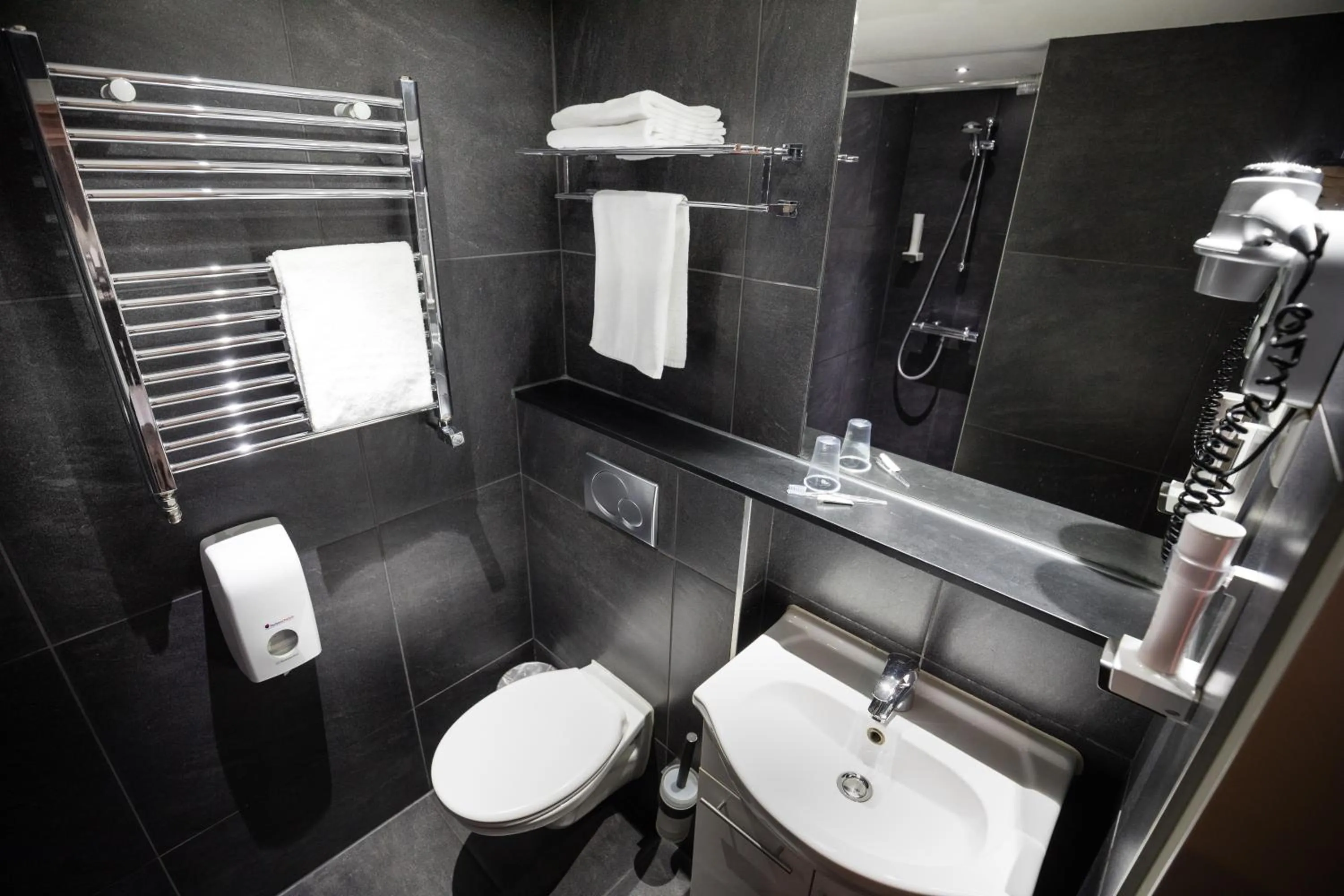 Shower in Hotel de Duif Lisse - Keukenhof