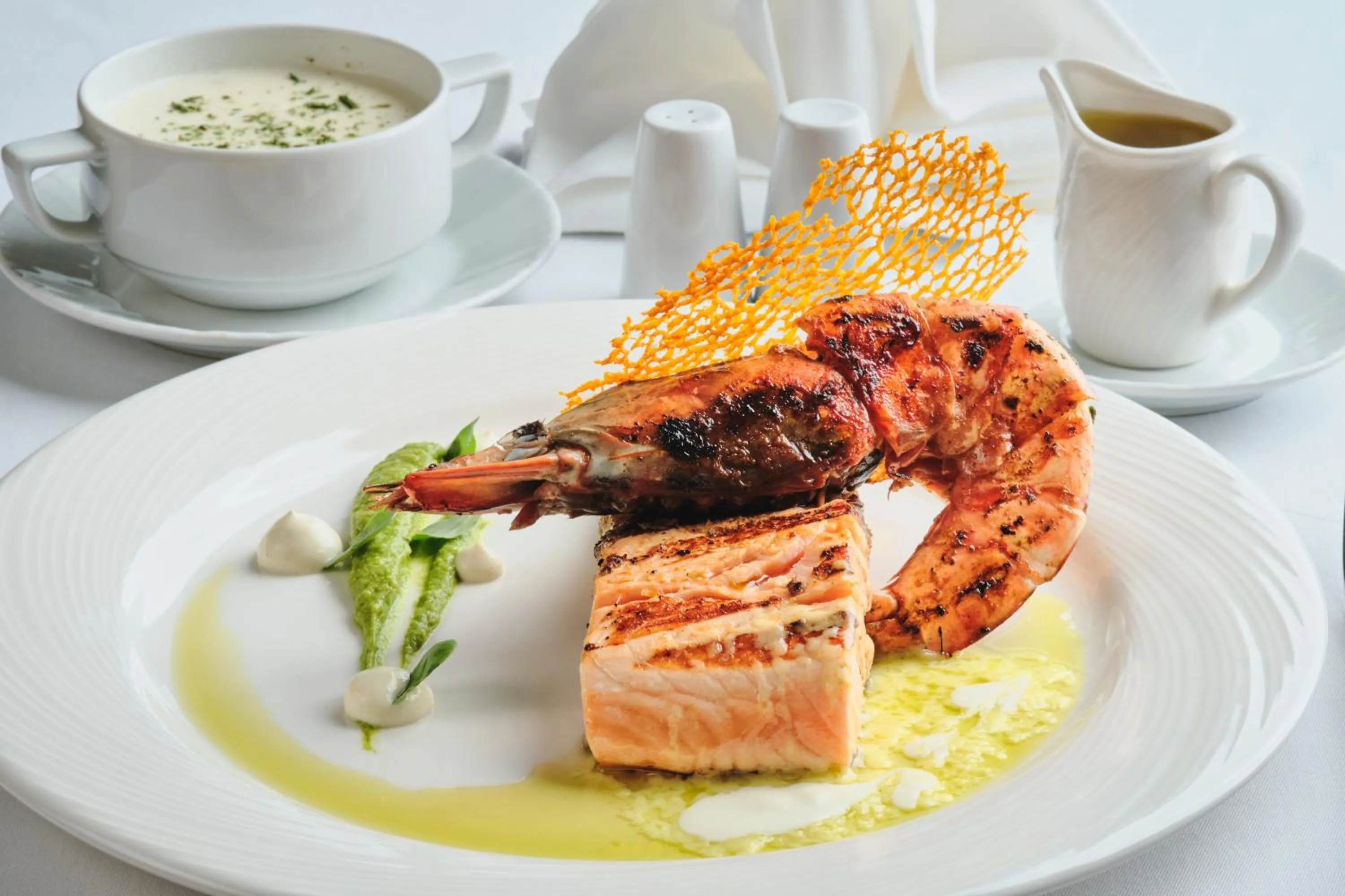 Food and drinks in Anjum Makkah Hotel