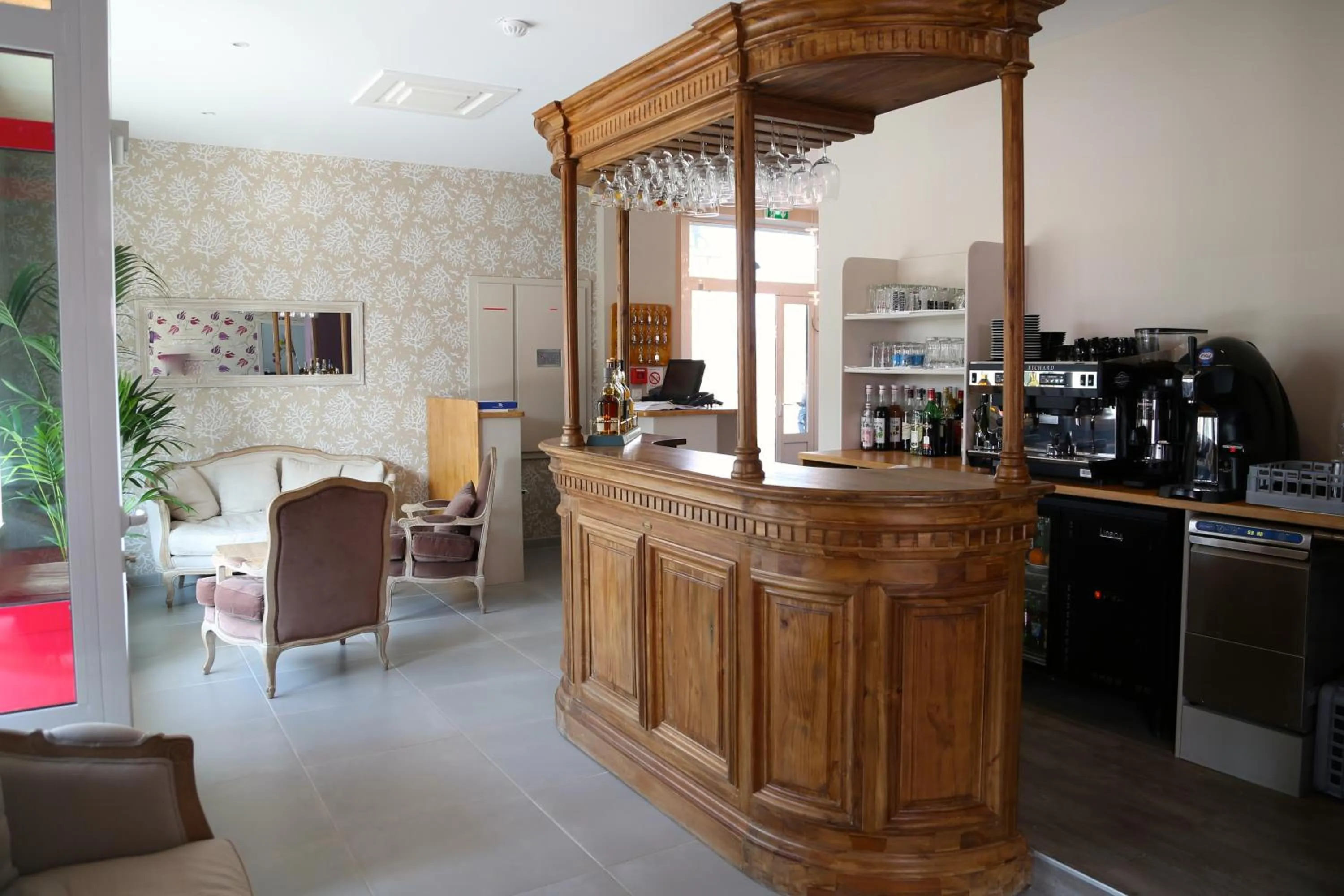 Lounge or bar in Hotel Restaurant Le Lion d'Or