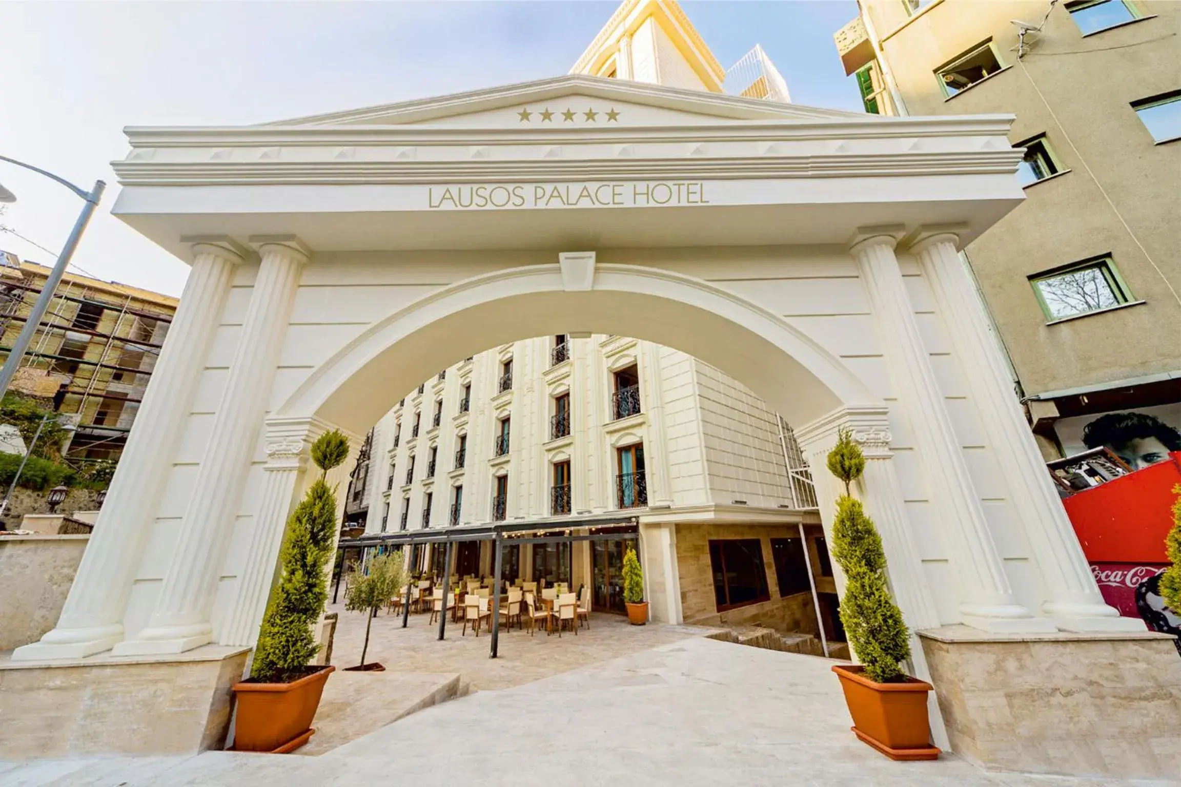 Facade/entrance in Lausos Palace Hotel Şişli Facade/entrance in Lausos Palace Hotel Şişli