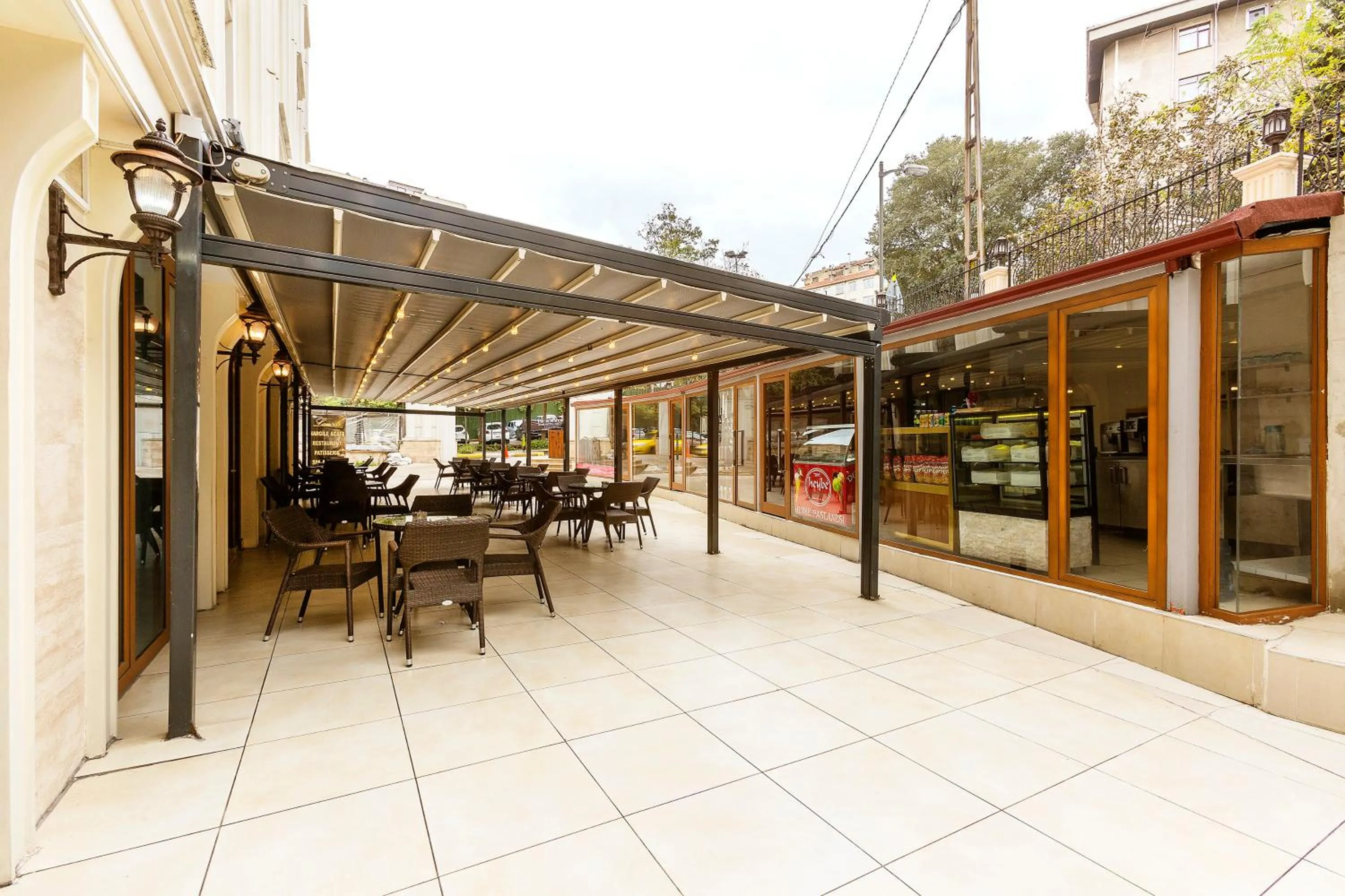 Patio in Lausos Palace Hotel Şişli