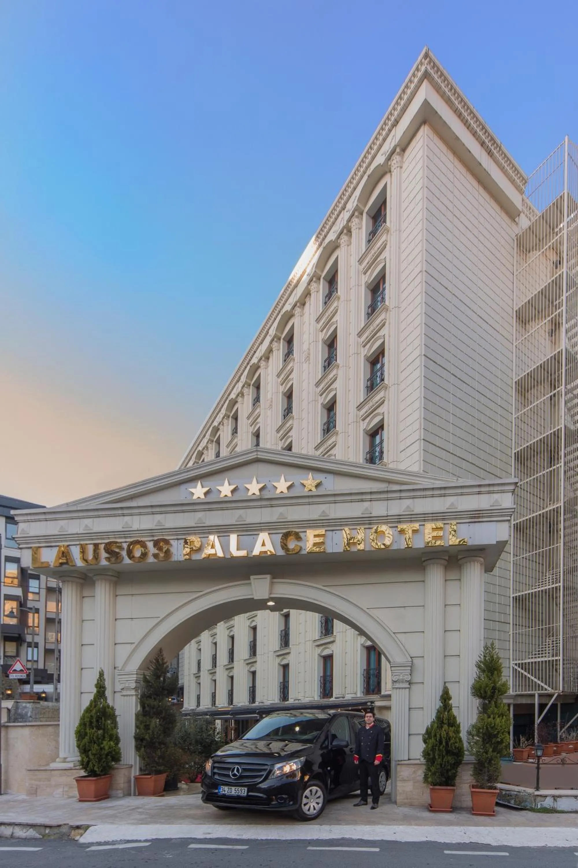 Property building in Lausos Palace Hotel Şişli