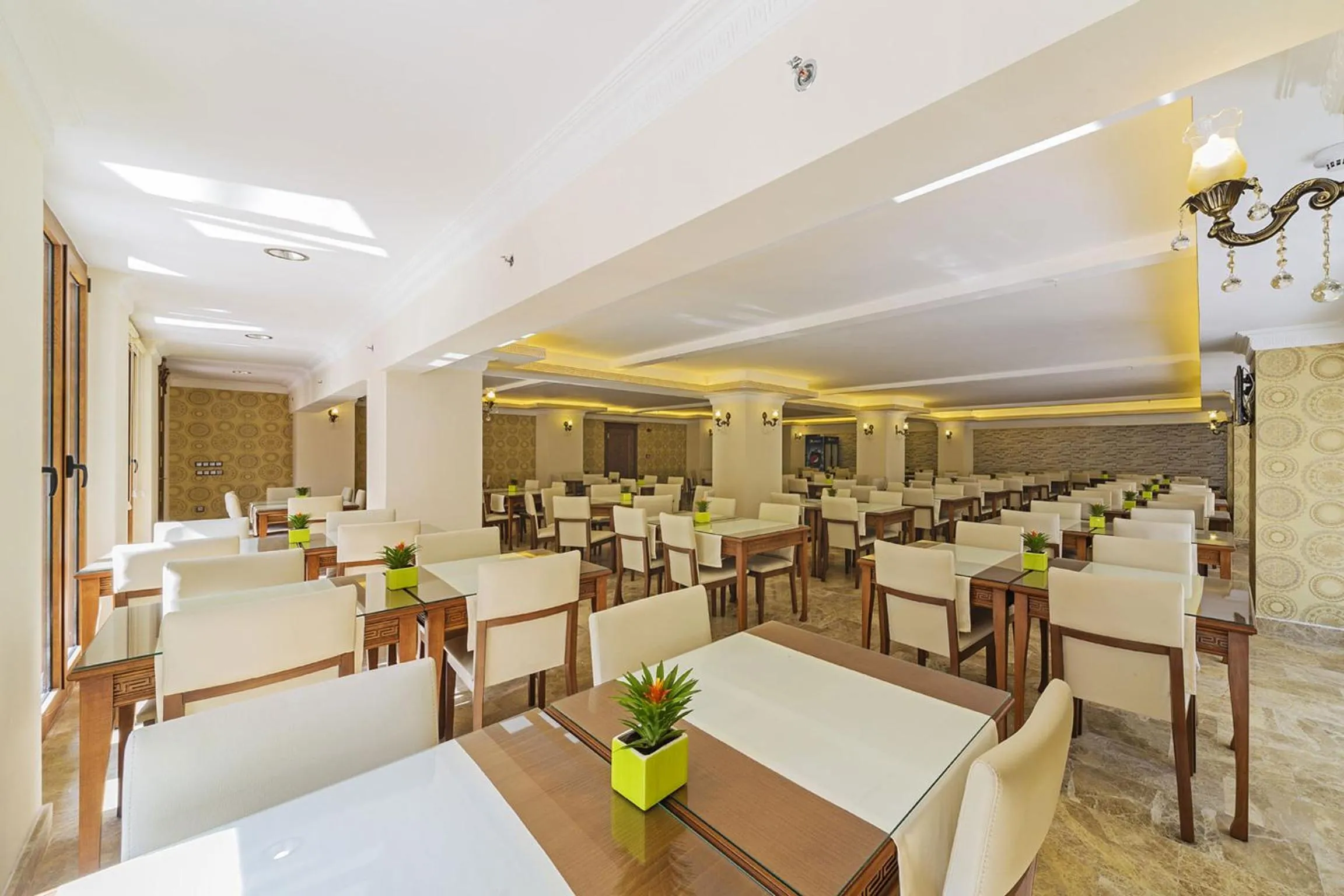 Restaurant/places to eat in Lausos Palace Hotel Şişli